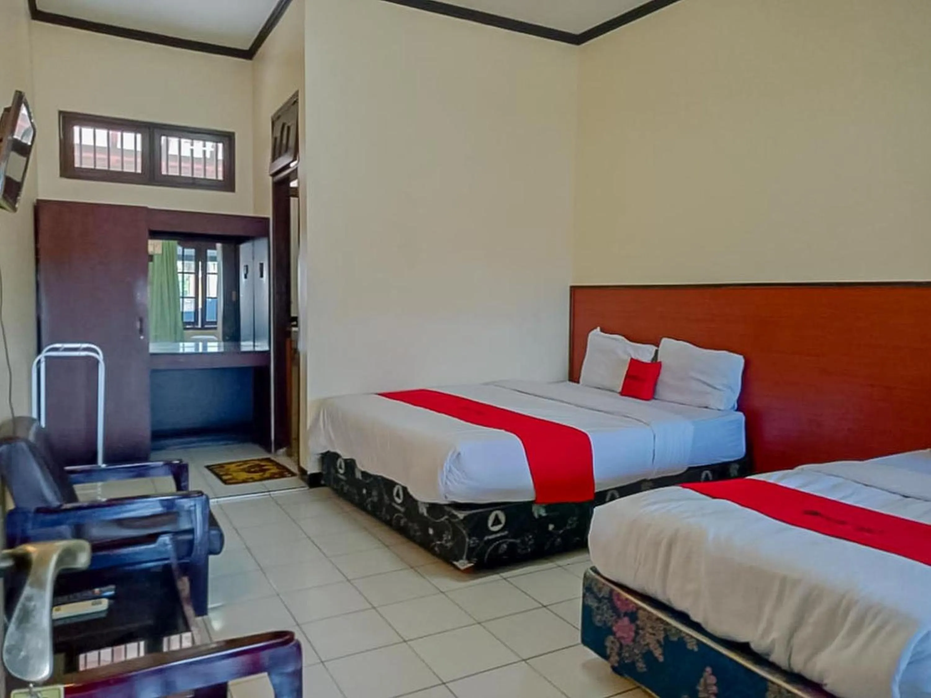 Bedroom, Bed in RedDoorz Syariah @ Hotel Sidomulyo Pacitan