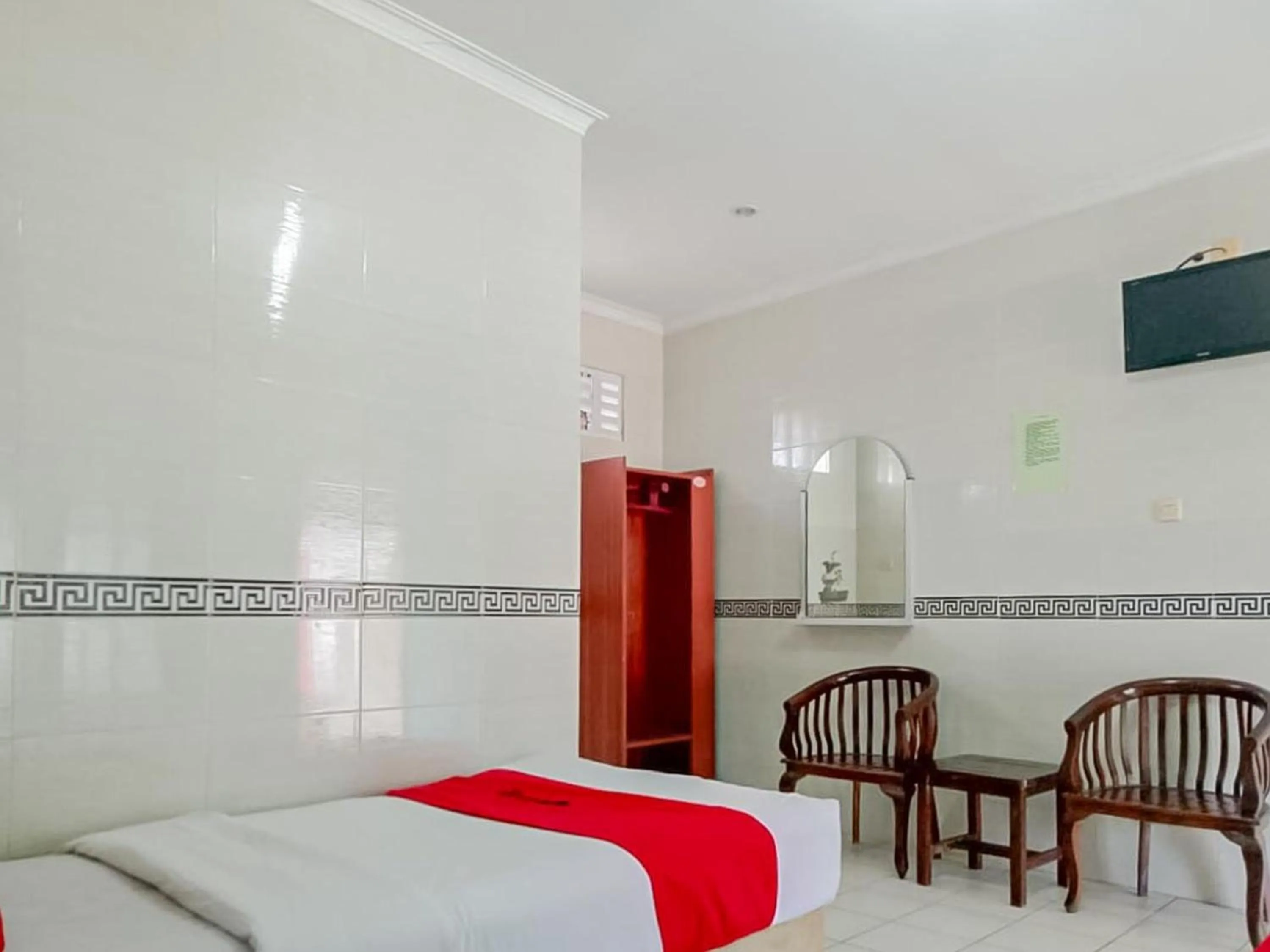 Bedroom, Bed in RedDoorz Syariah @ Hotel Sidomulyo Pacitan