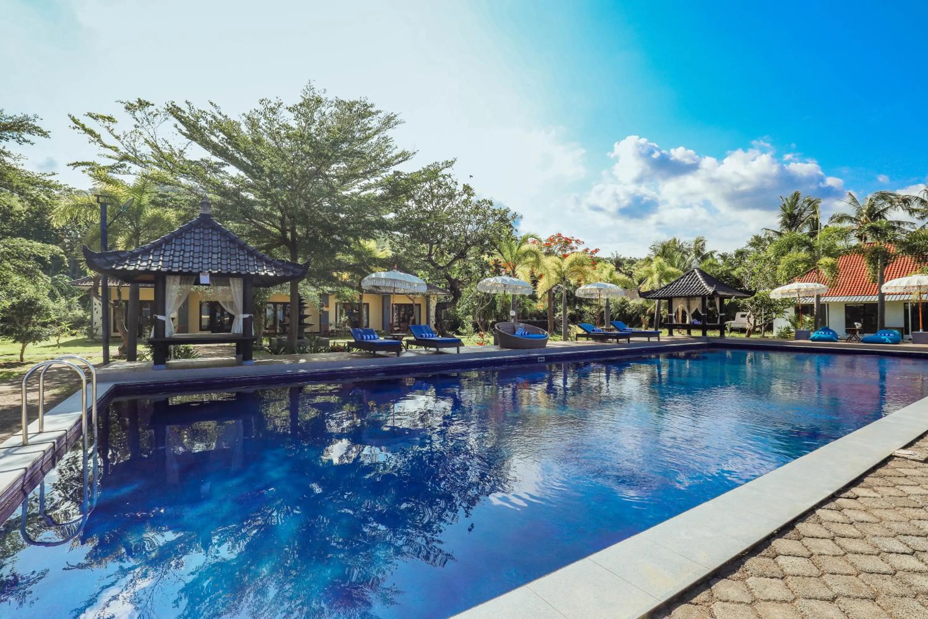 Day in Grand Ball Beach Garden