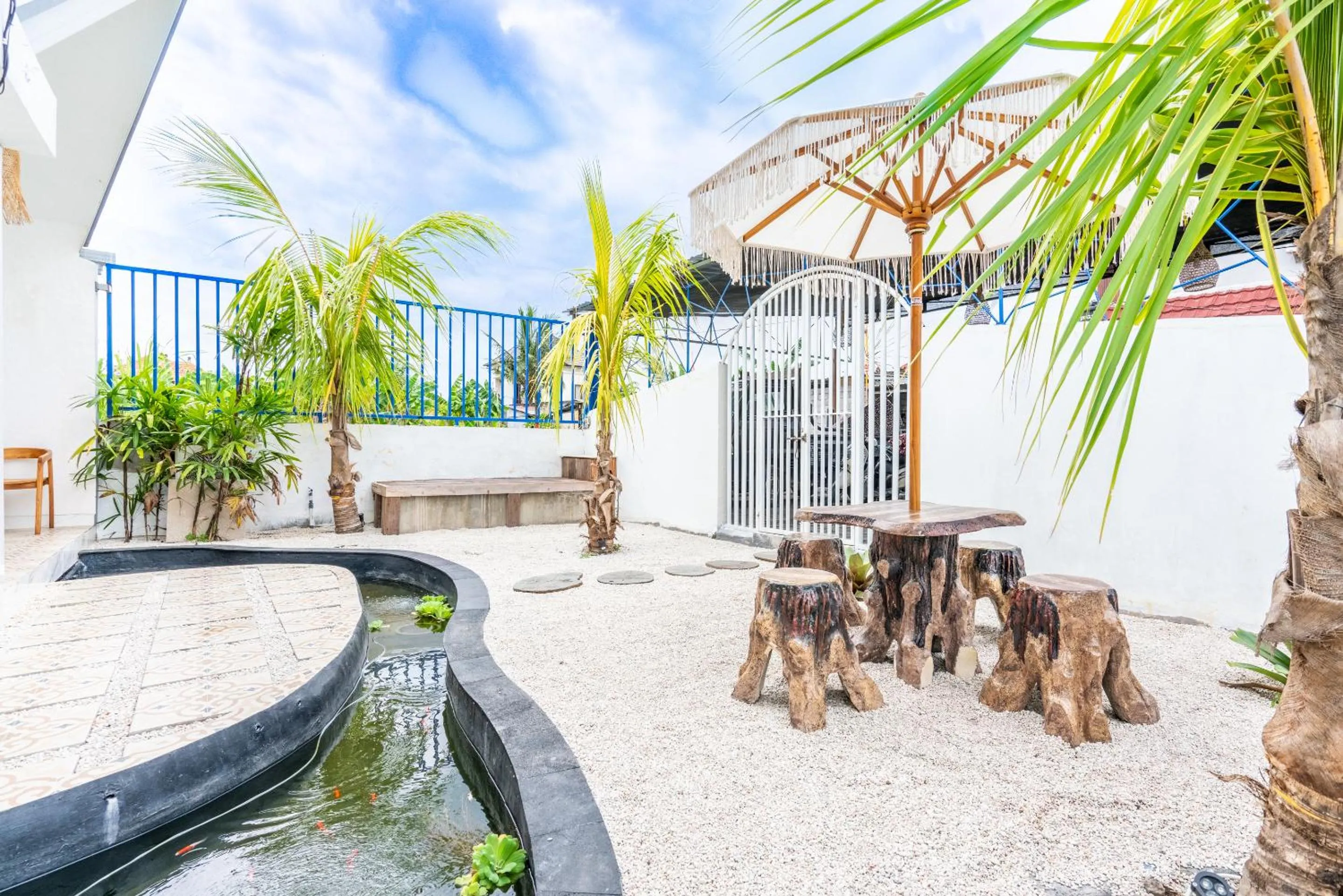 Property building in Anny Guesthouse by ecommerceloka