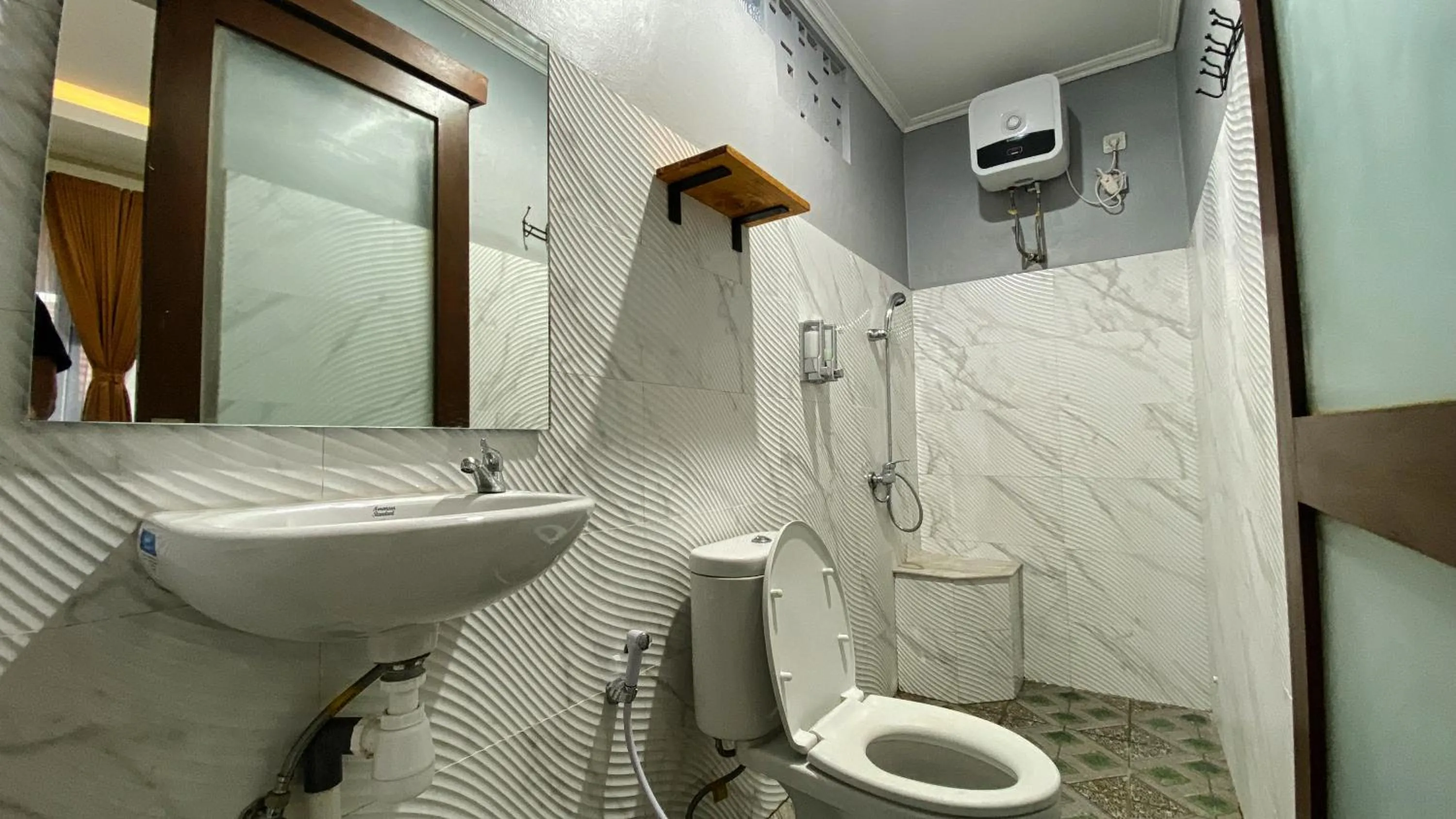 Bathroom in Anny Guesthouse by ecommerceloka