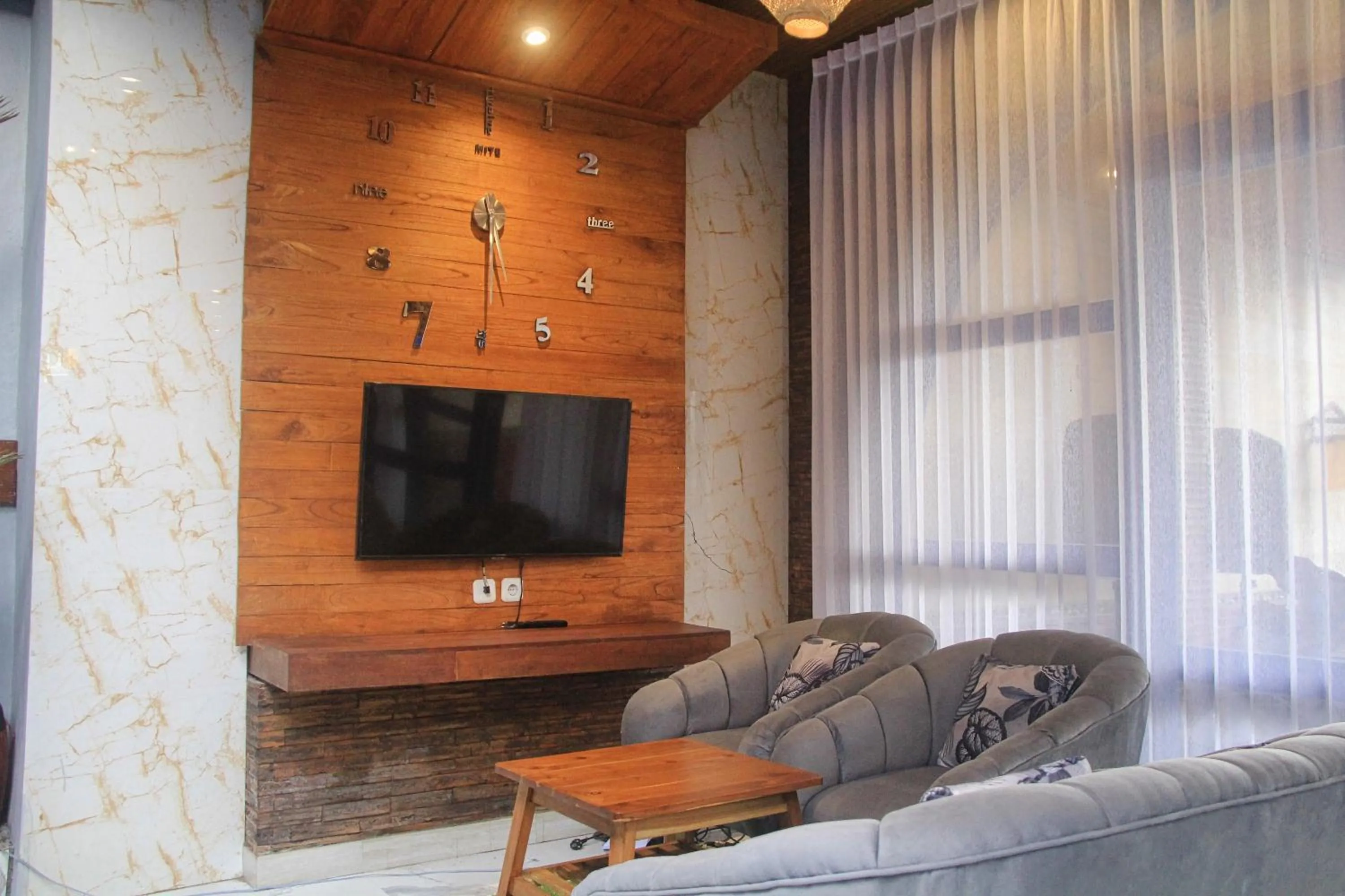 Area and facilities in Anny Guesthouse by ecommerceloka