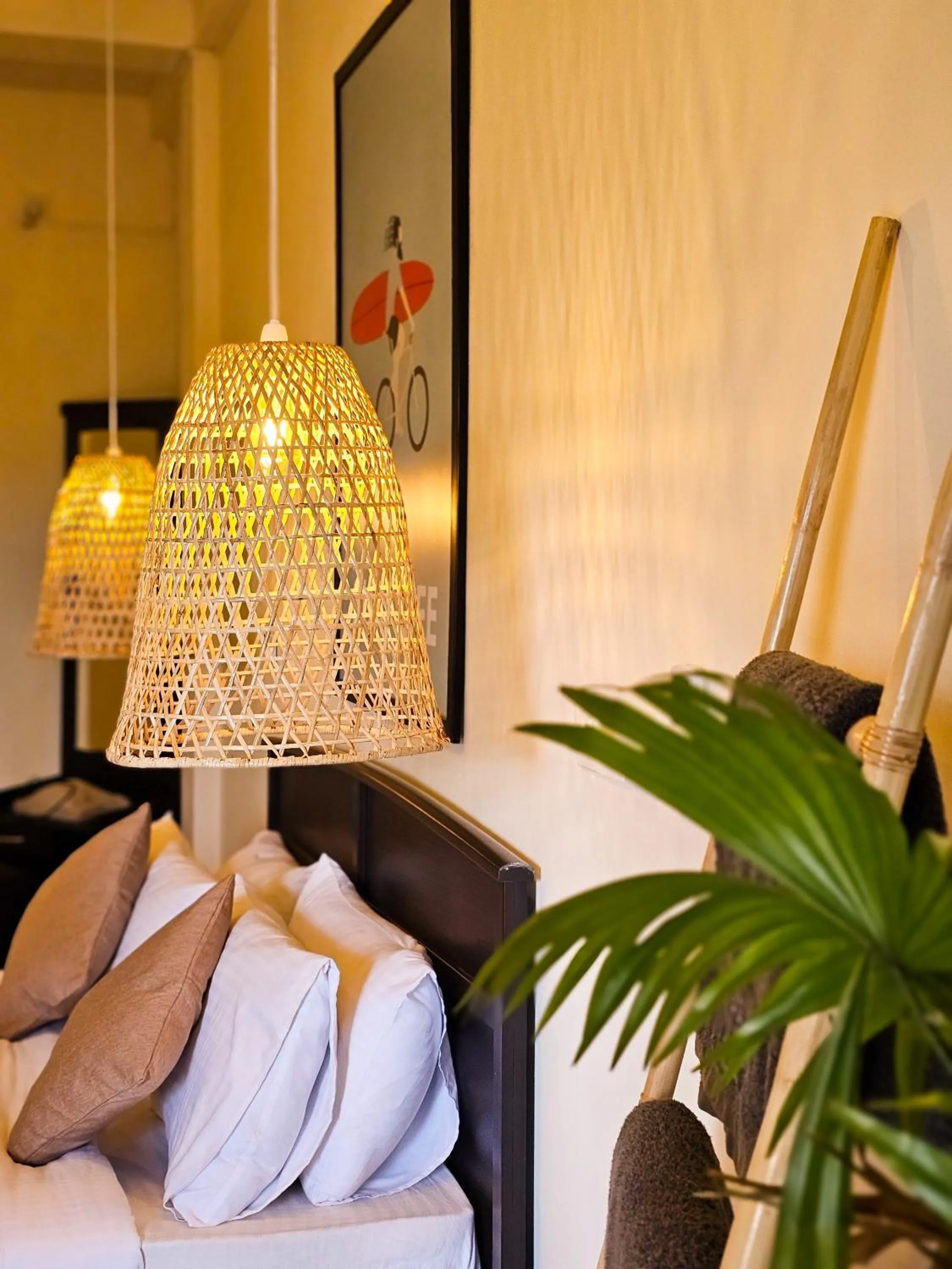 Decorative detail, Bed in Sugar Hostel Weligama - Coliving & Coworking