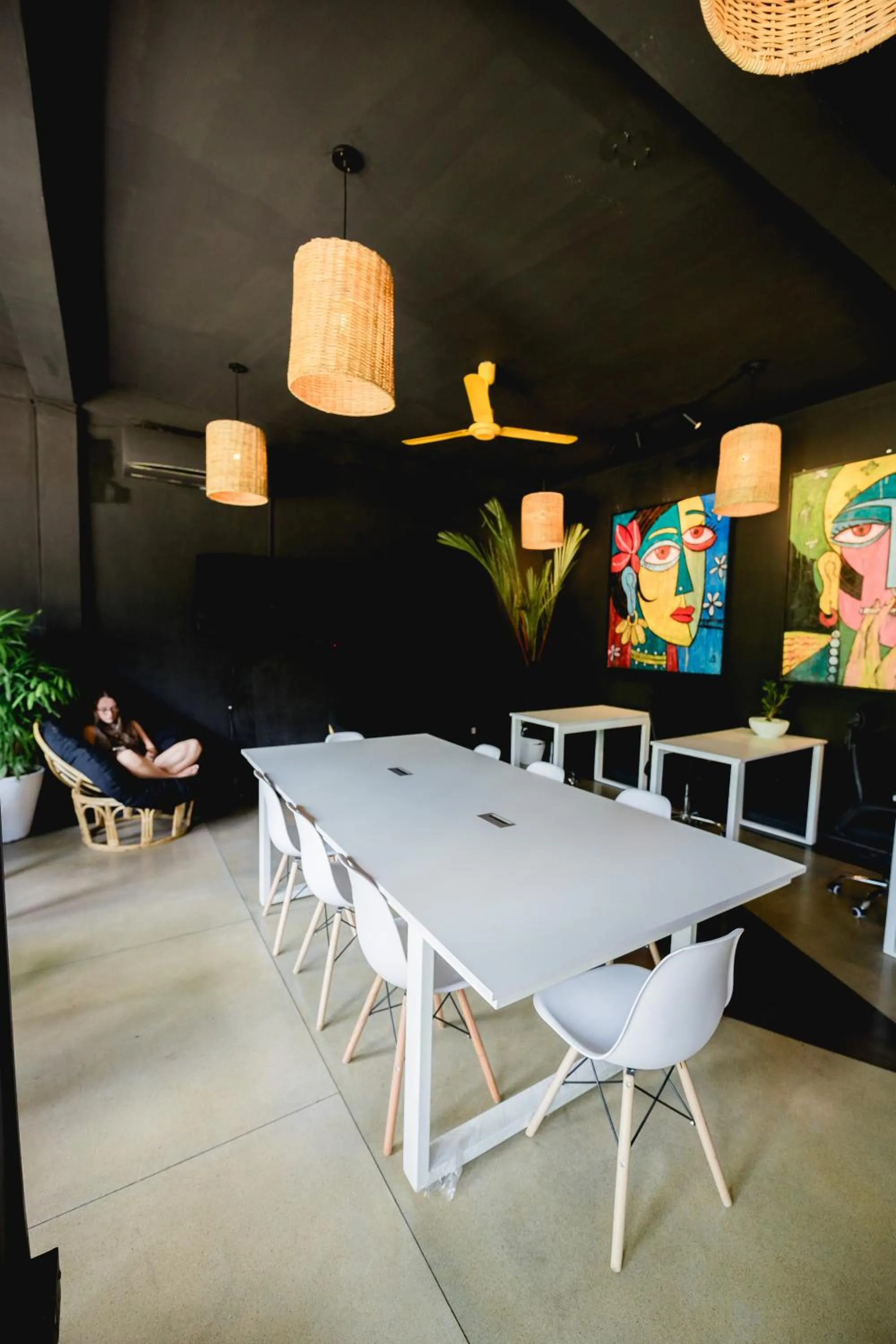 Meeting/conference room in Sugar Hostel Weligama - Coliving & Coworking