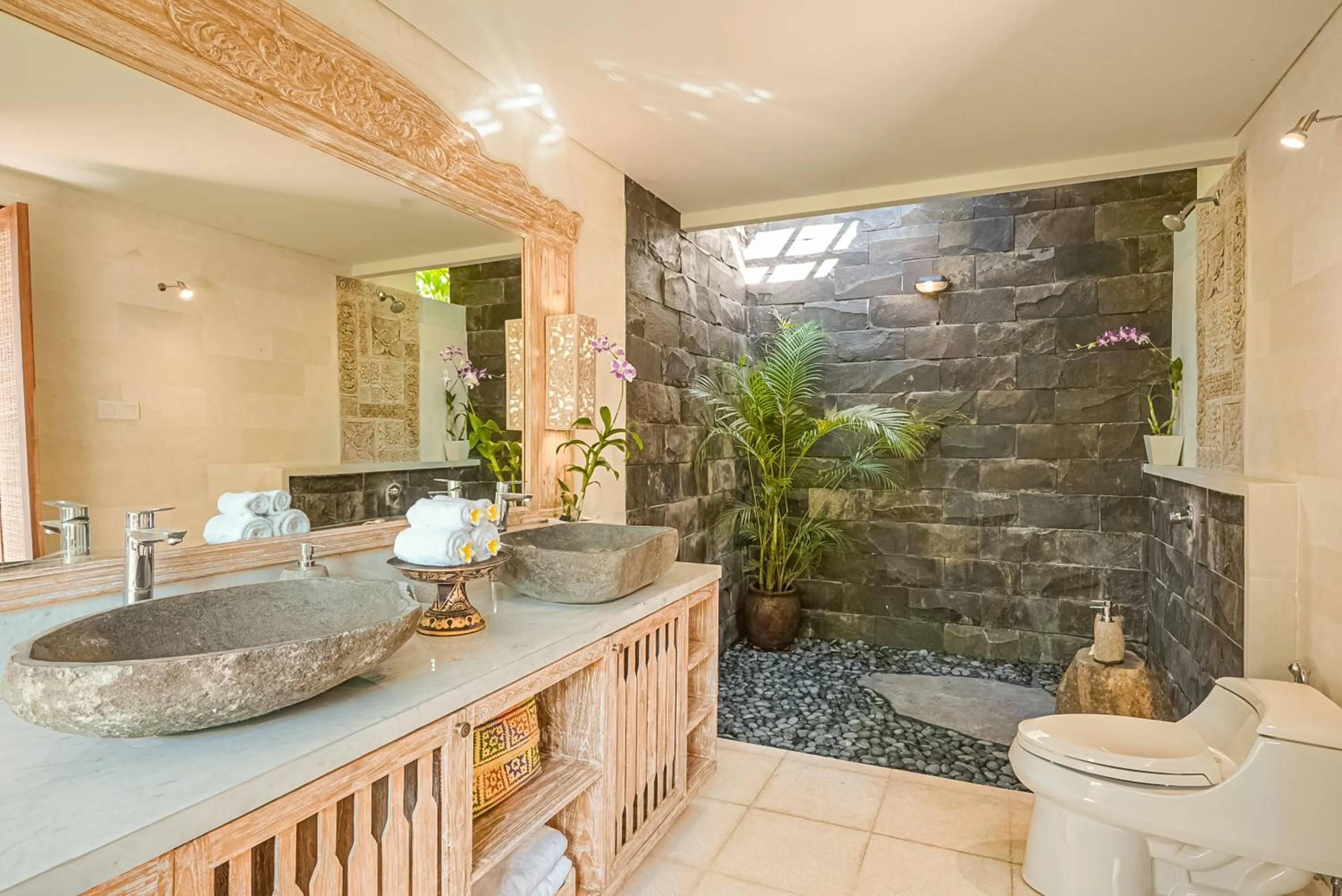 Shower in Maha Hills Resort by Mahaprana Experience