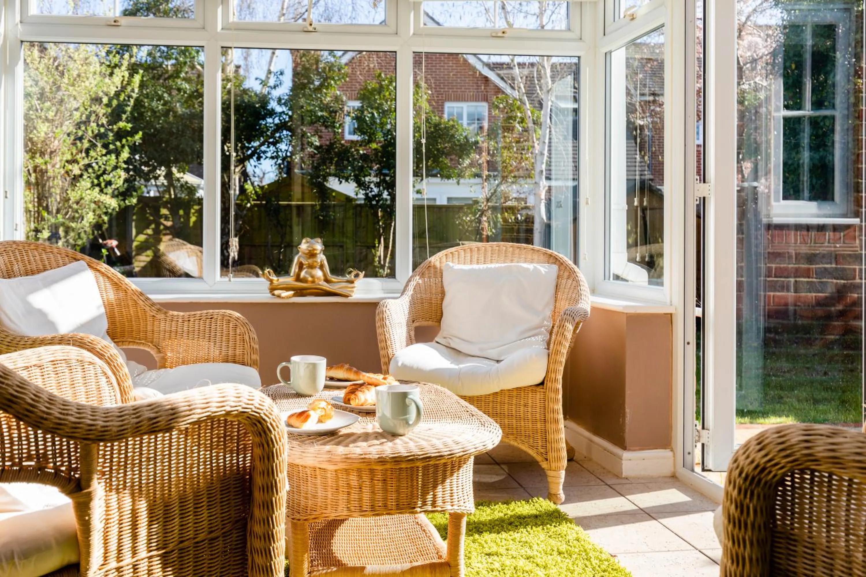 Chichester retreat house with free parking