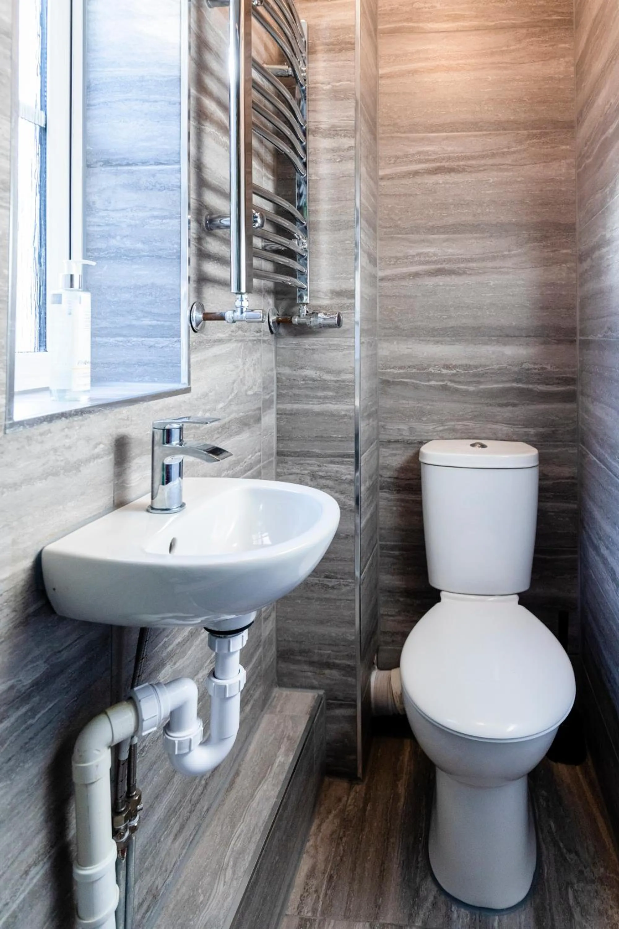 Chichester retreat house with free parking