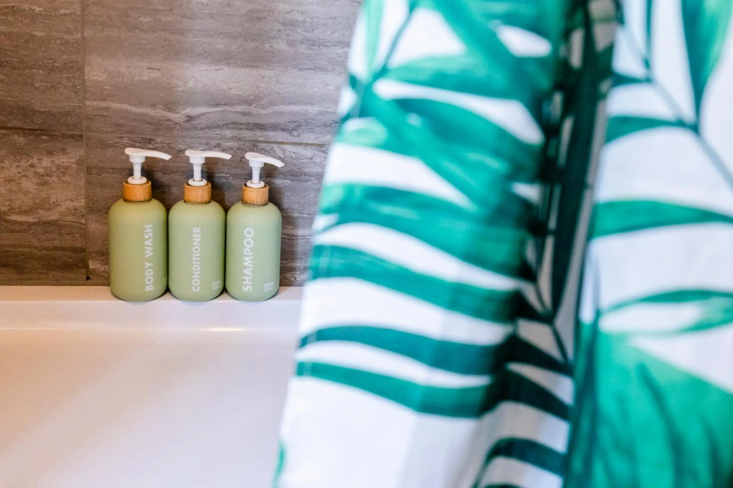 Chichester retreat house with free parking