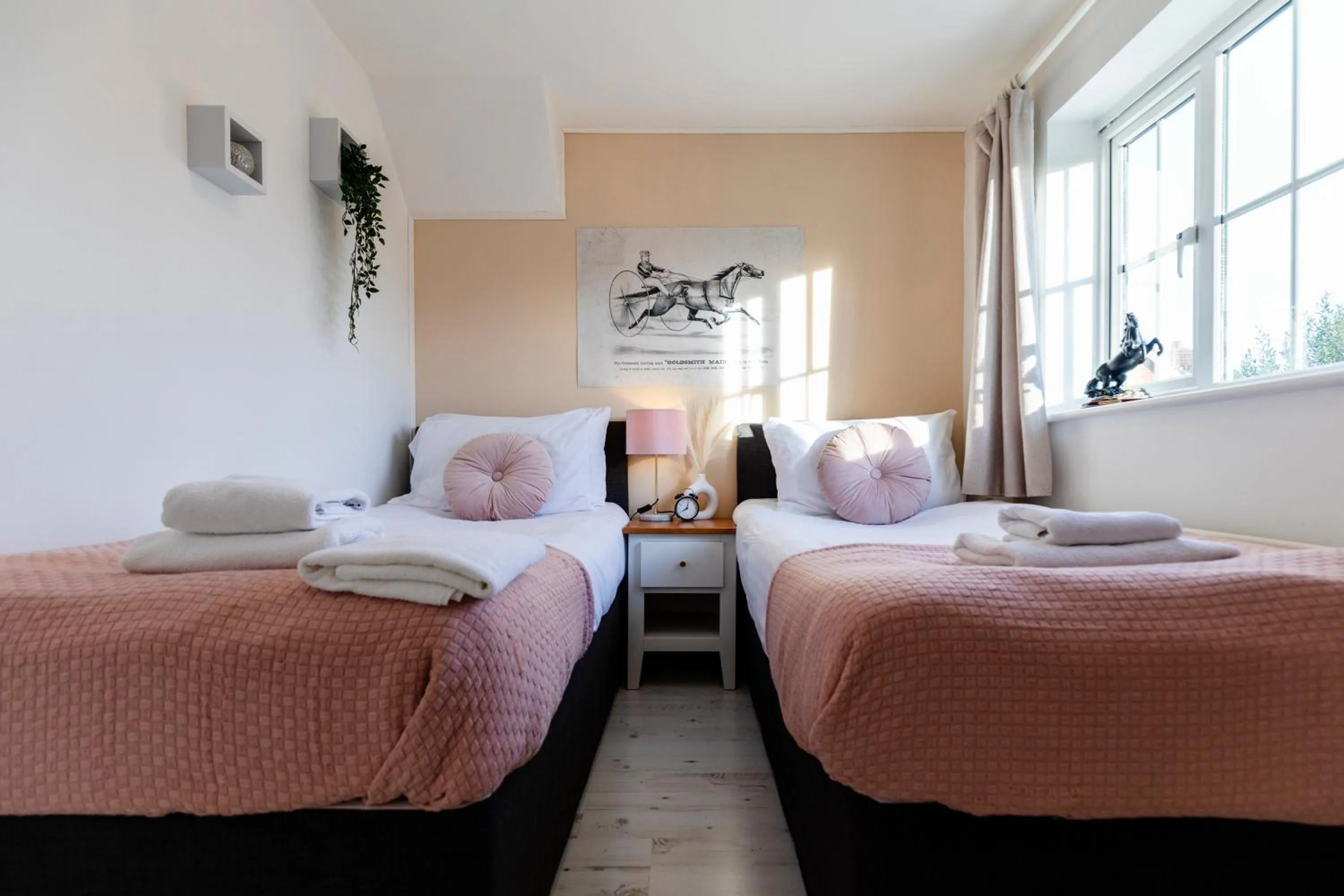 Bed in Chichester retreat house with free parking