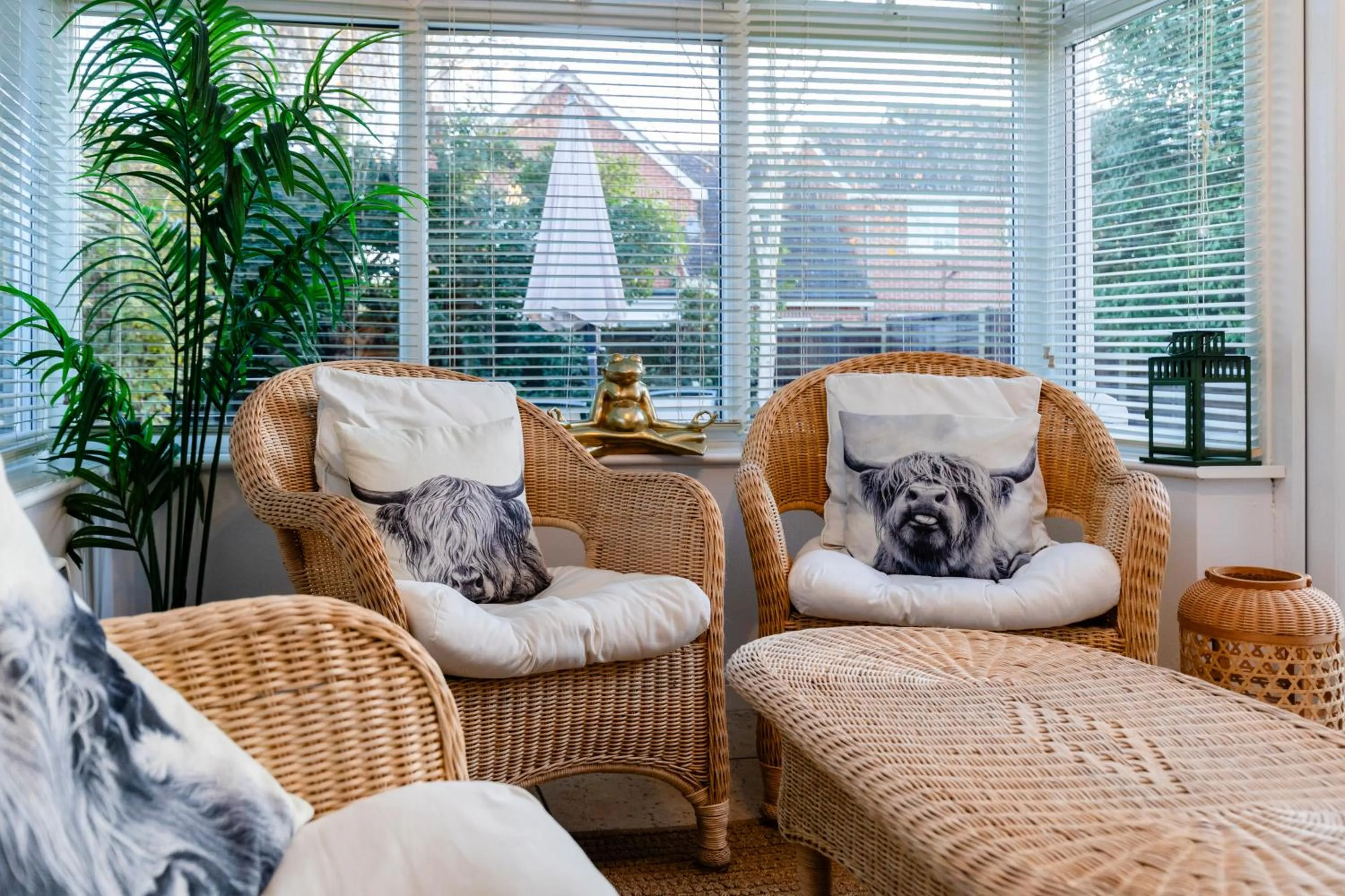 Chichester retreat house with free parking