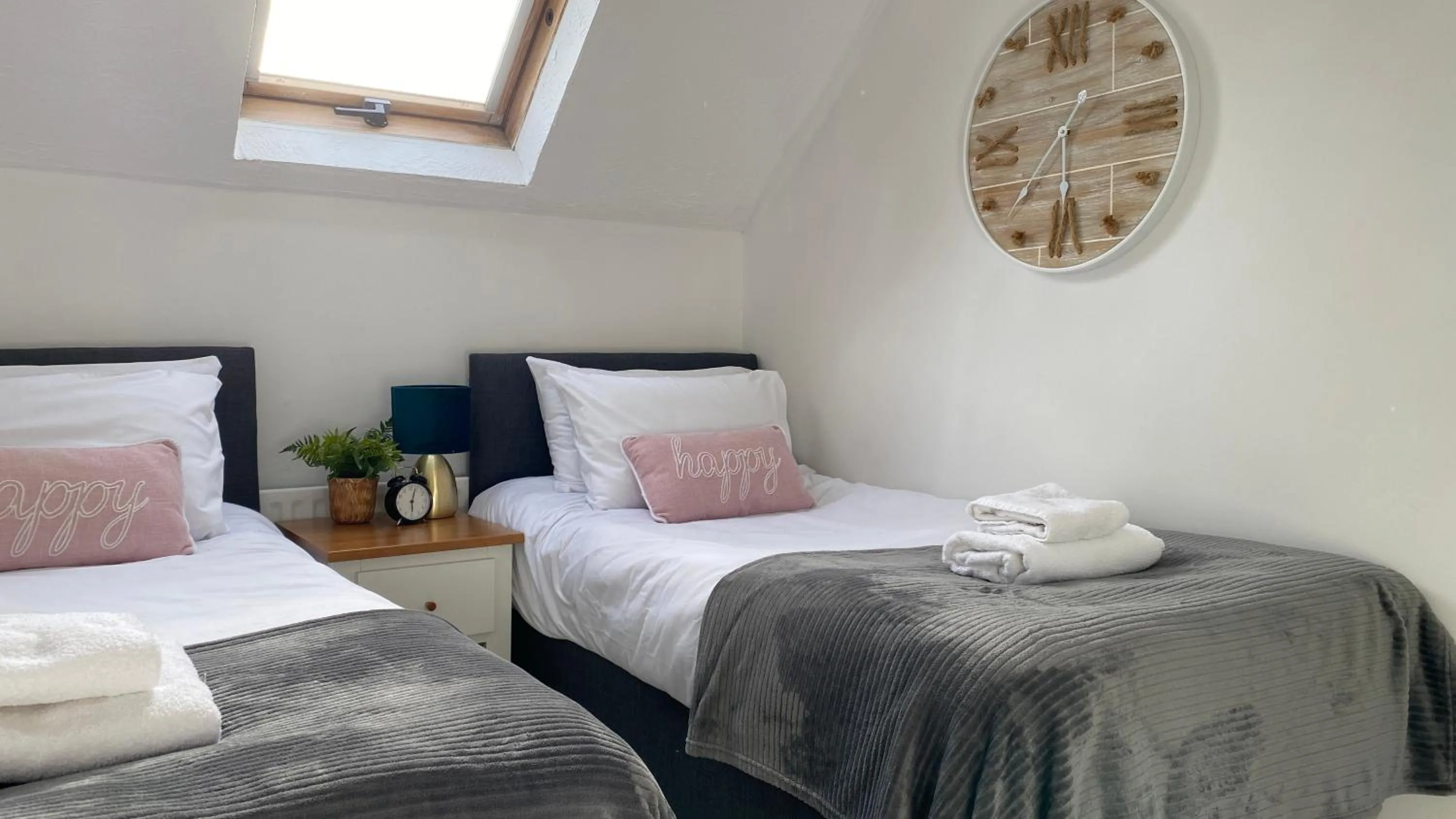 Bed in Chichester retreat house with free parking