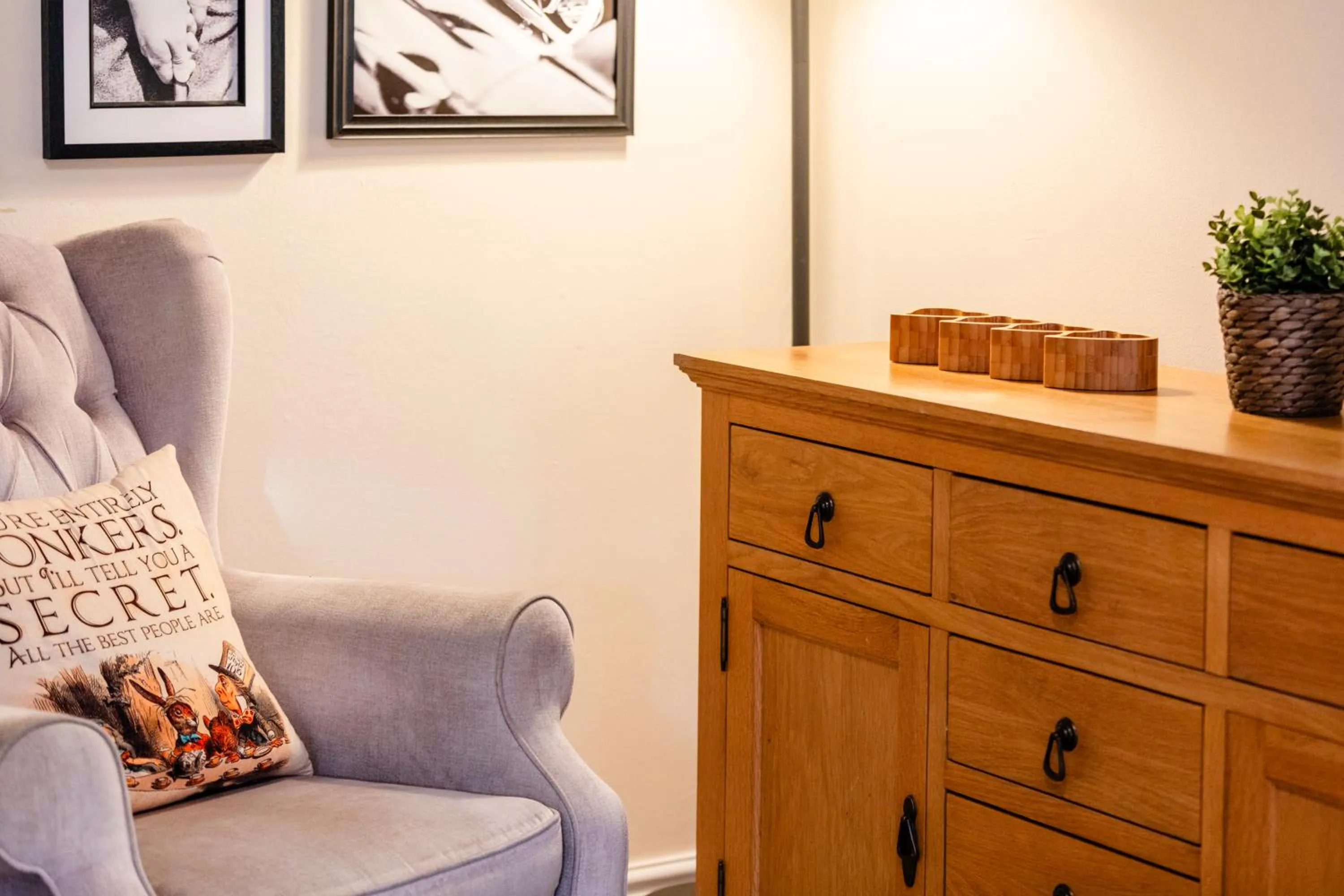 Chichester retreat house with free parking