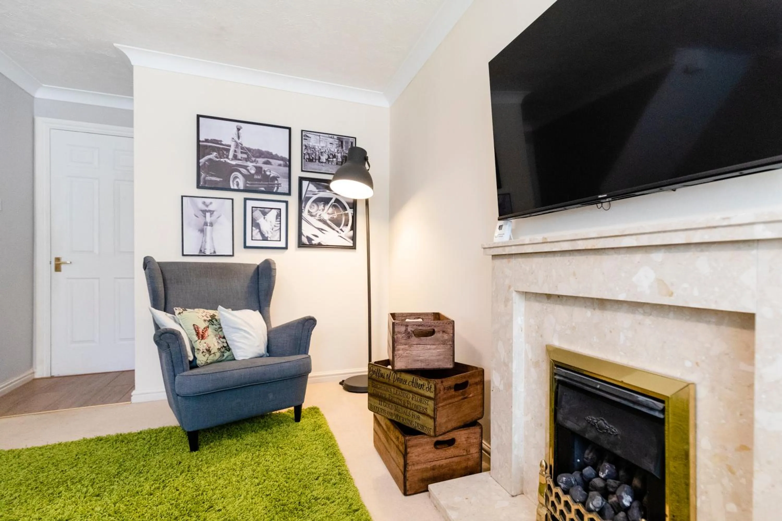 Chichester retreat house with free parking