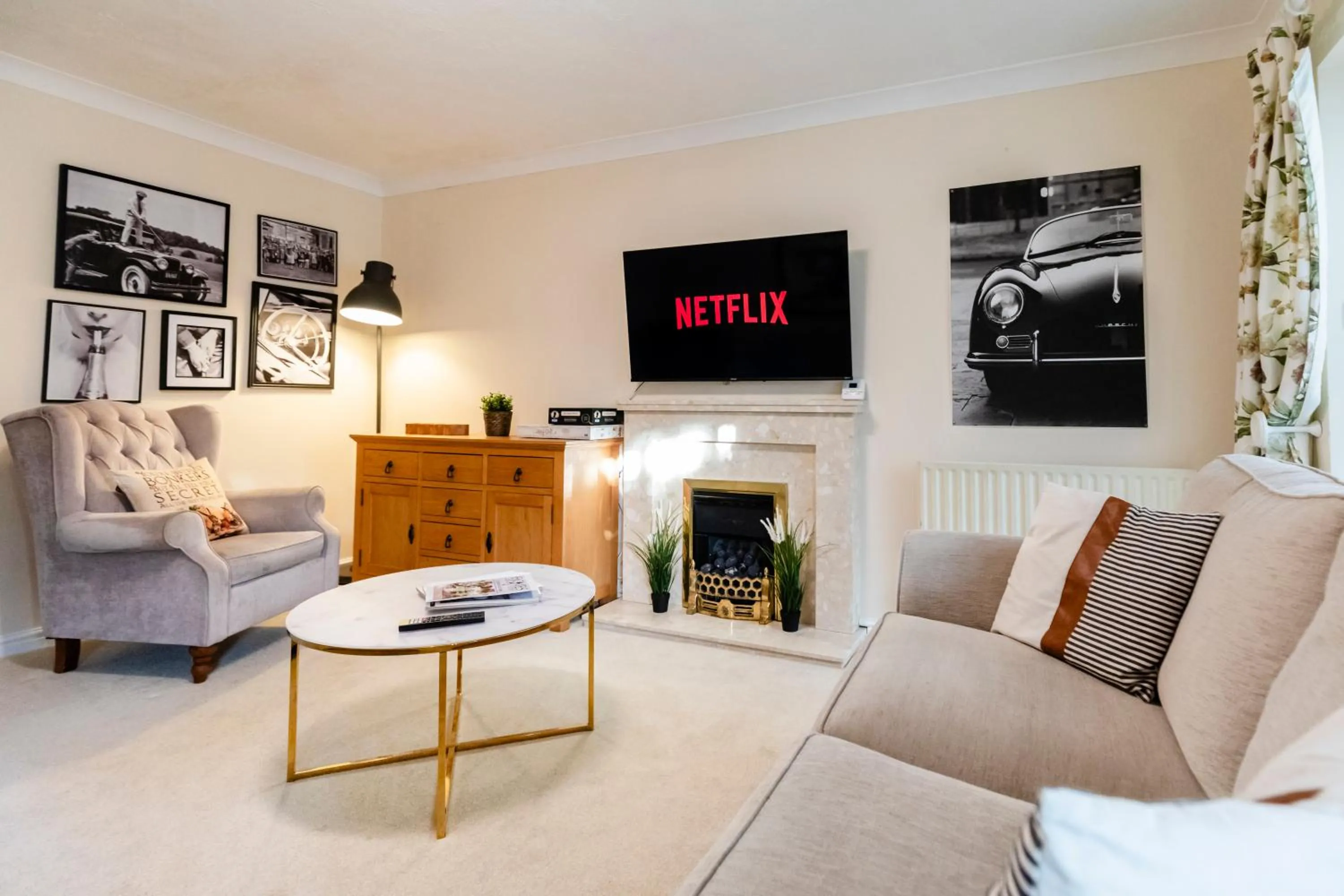 Chichester retreat house with free parking