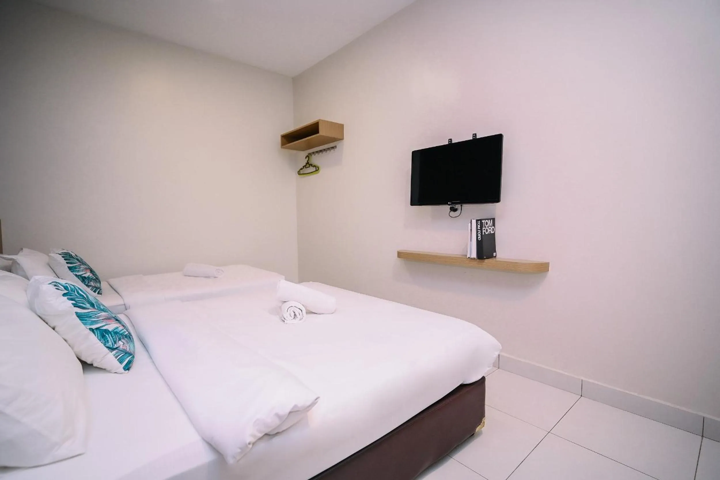 Bed in Swing & Pillows - PJ21 Petaling Jaya