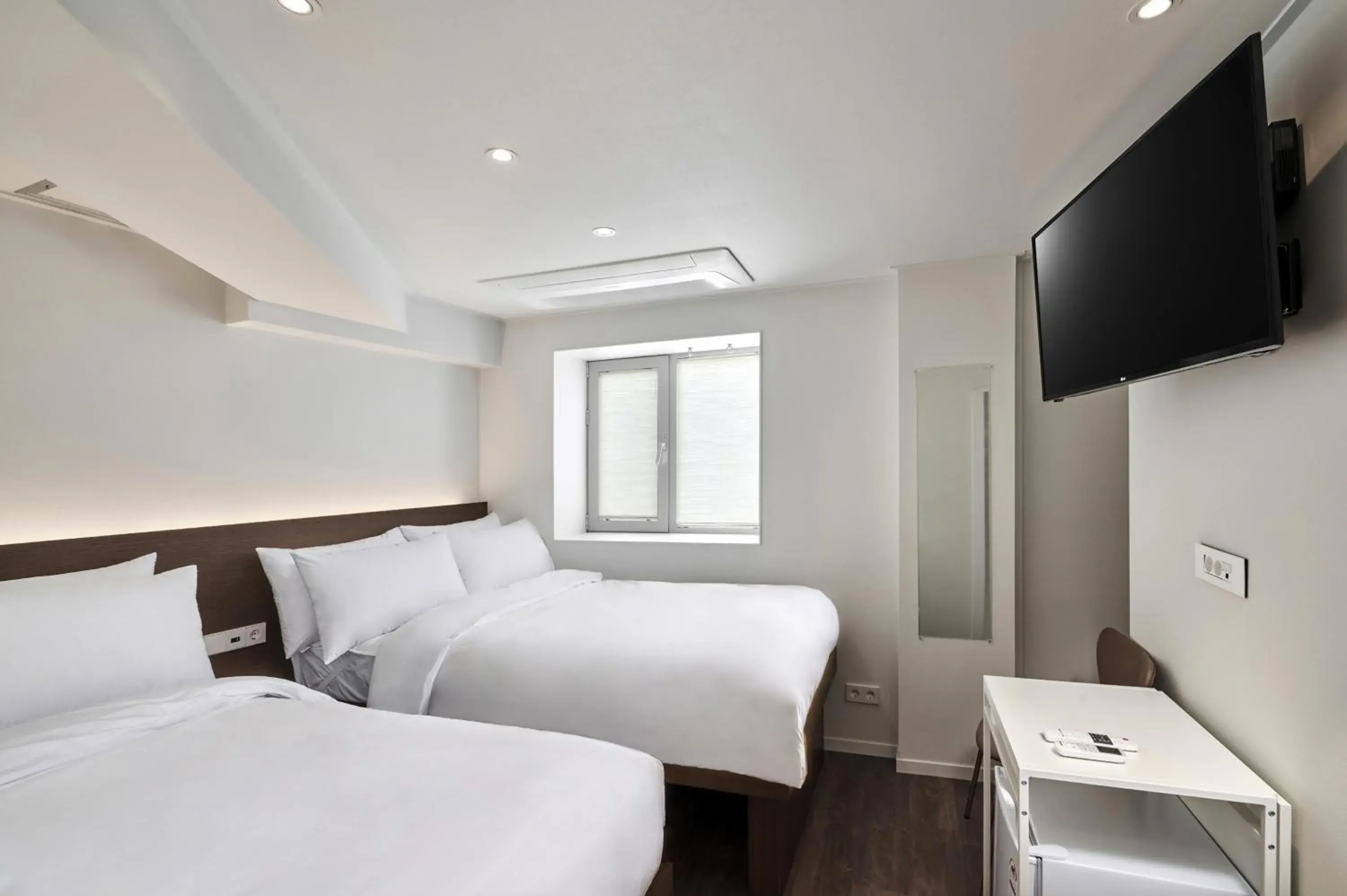 Deluxe Triple Room in H HOSTEL Itaewon Deluxe Triple Room in H HOSTEL Itaewon