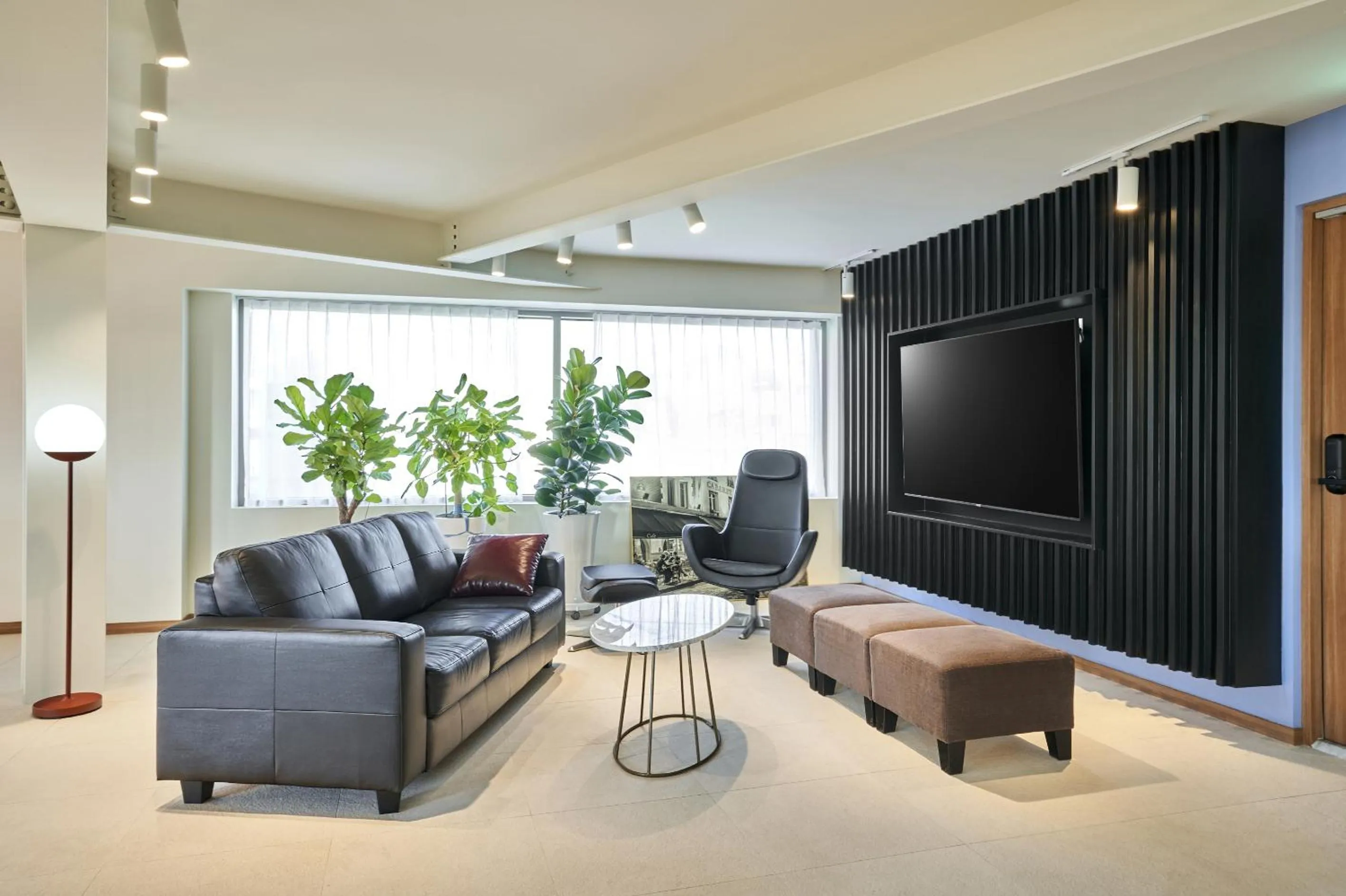 Communal lounge/ TV room in H HOSTEL Itaewon