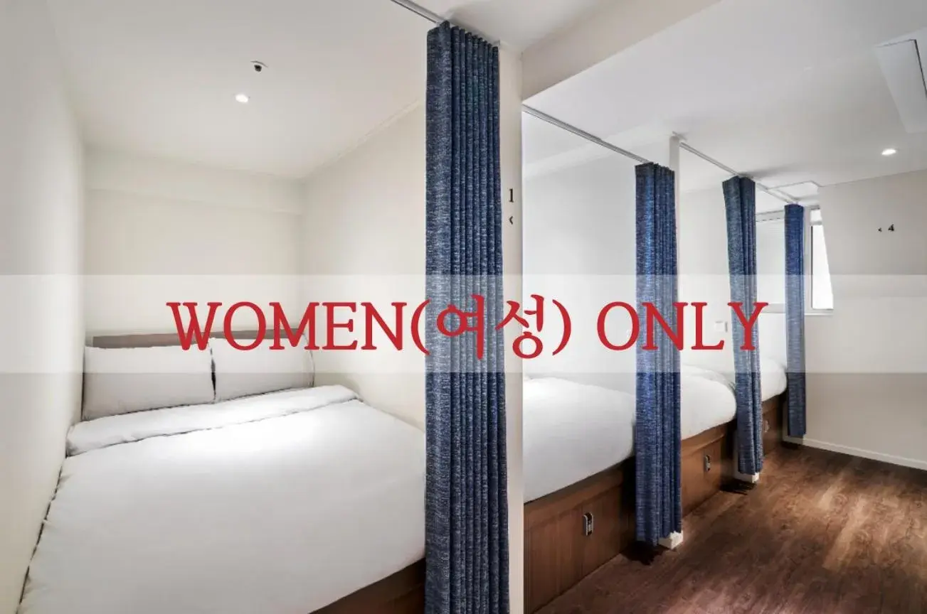 Bed in 4-Bed Female Dormitory Room in H HOSTEL Itaewon Bed in 4-Bed Female Dormitory Room in H HOSTEL Itaewon