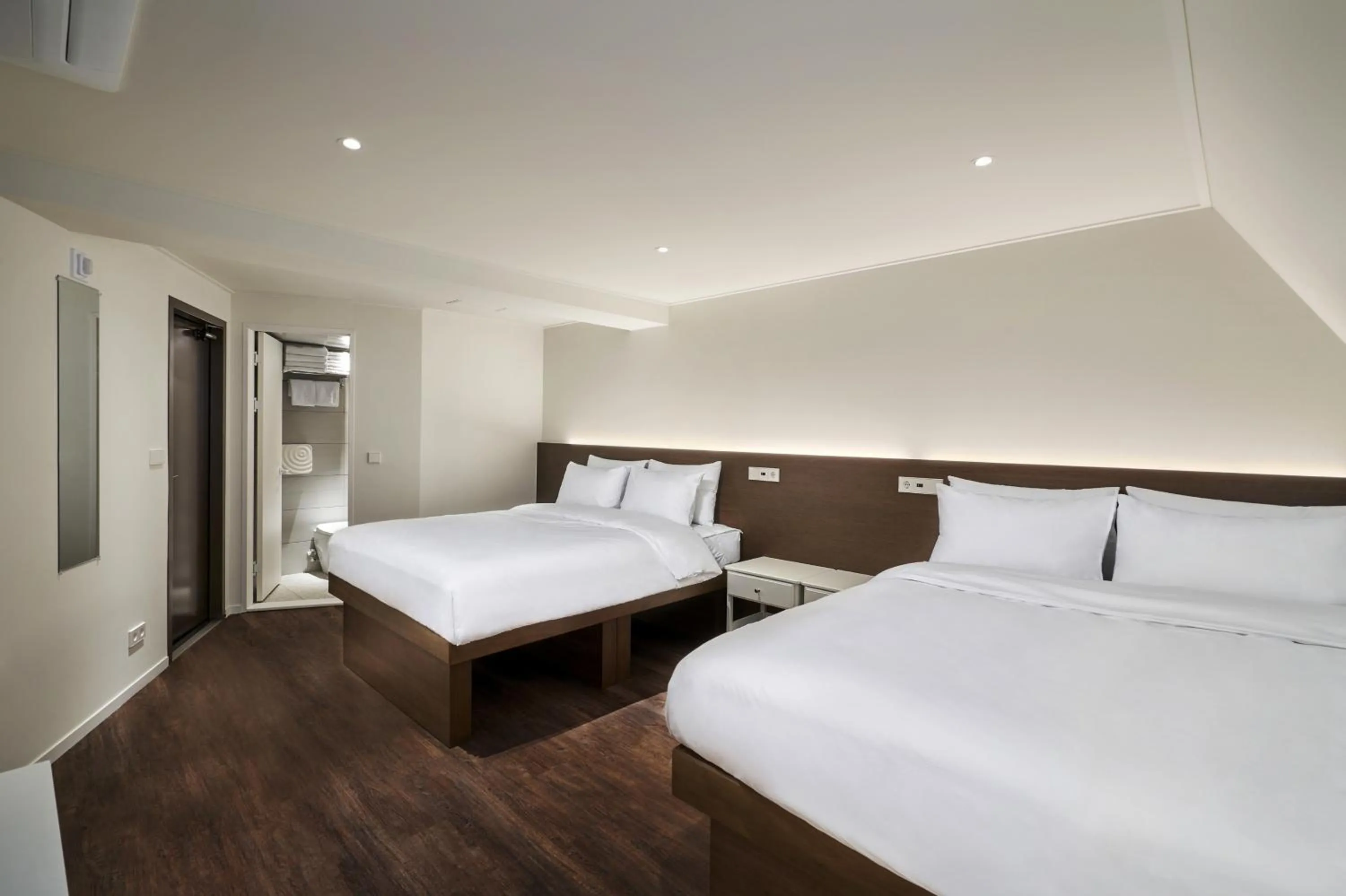 Bedroom, Bed in H HOSTEL Itaewon