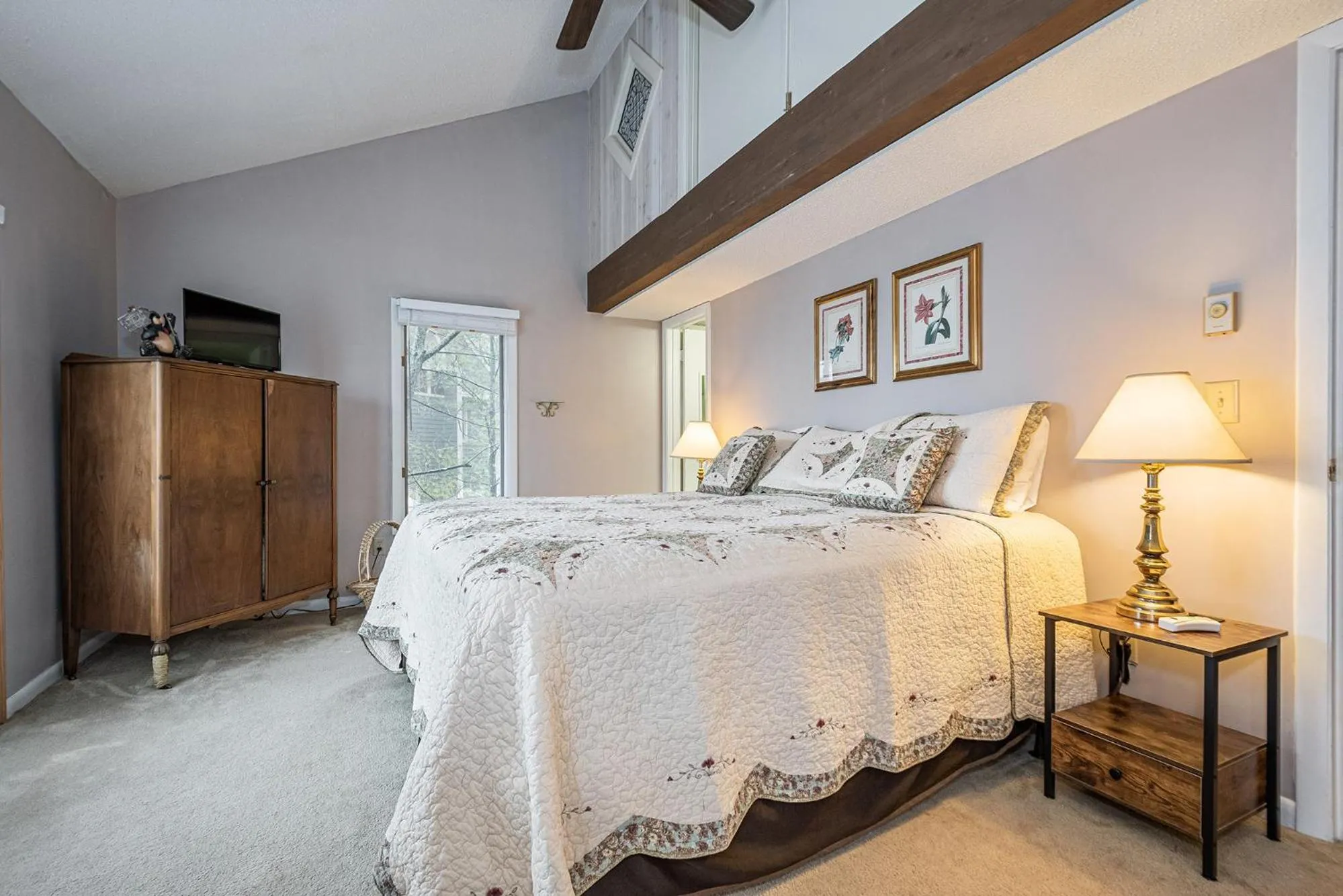 Property building, Bed in Beary Relaxing