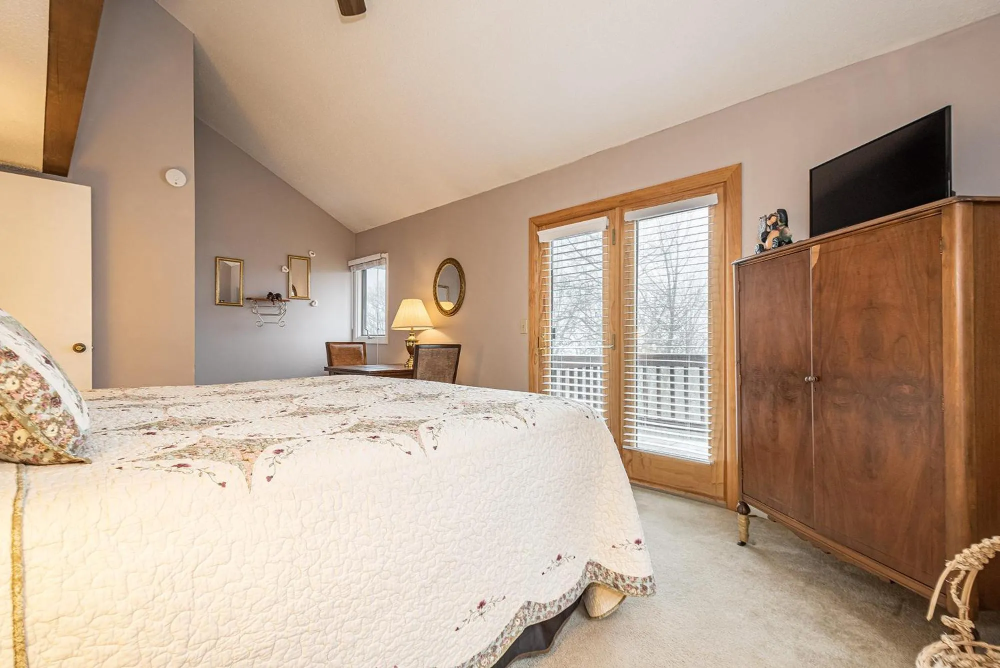 Property building, Bed in Beary Relaxing