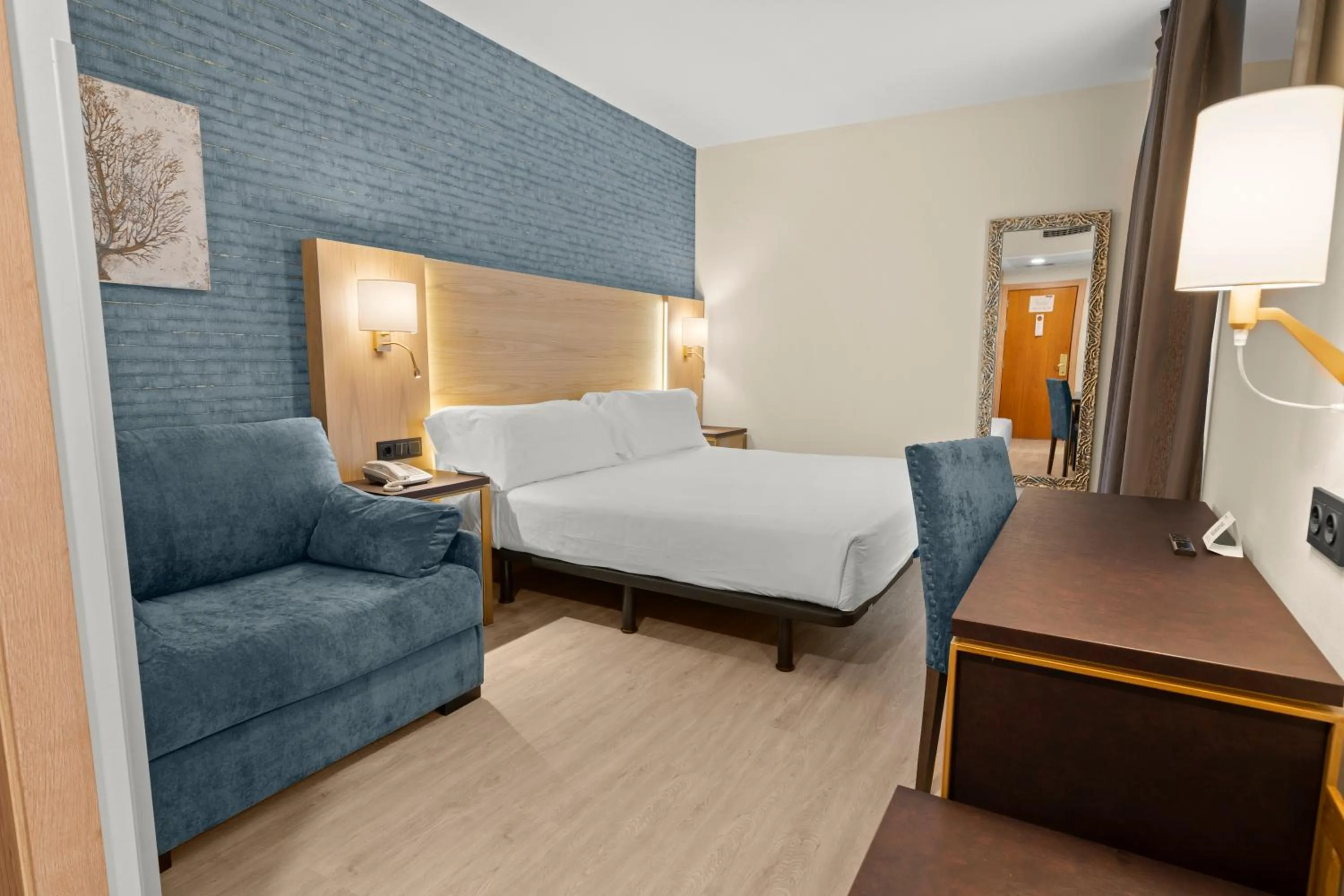 Bedroom, Bed in Hotel Zentral Gijón Rey Pelayo