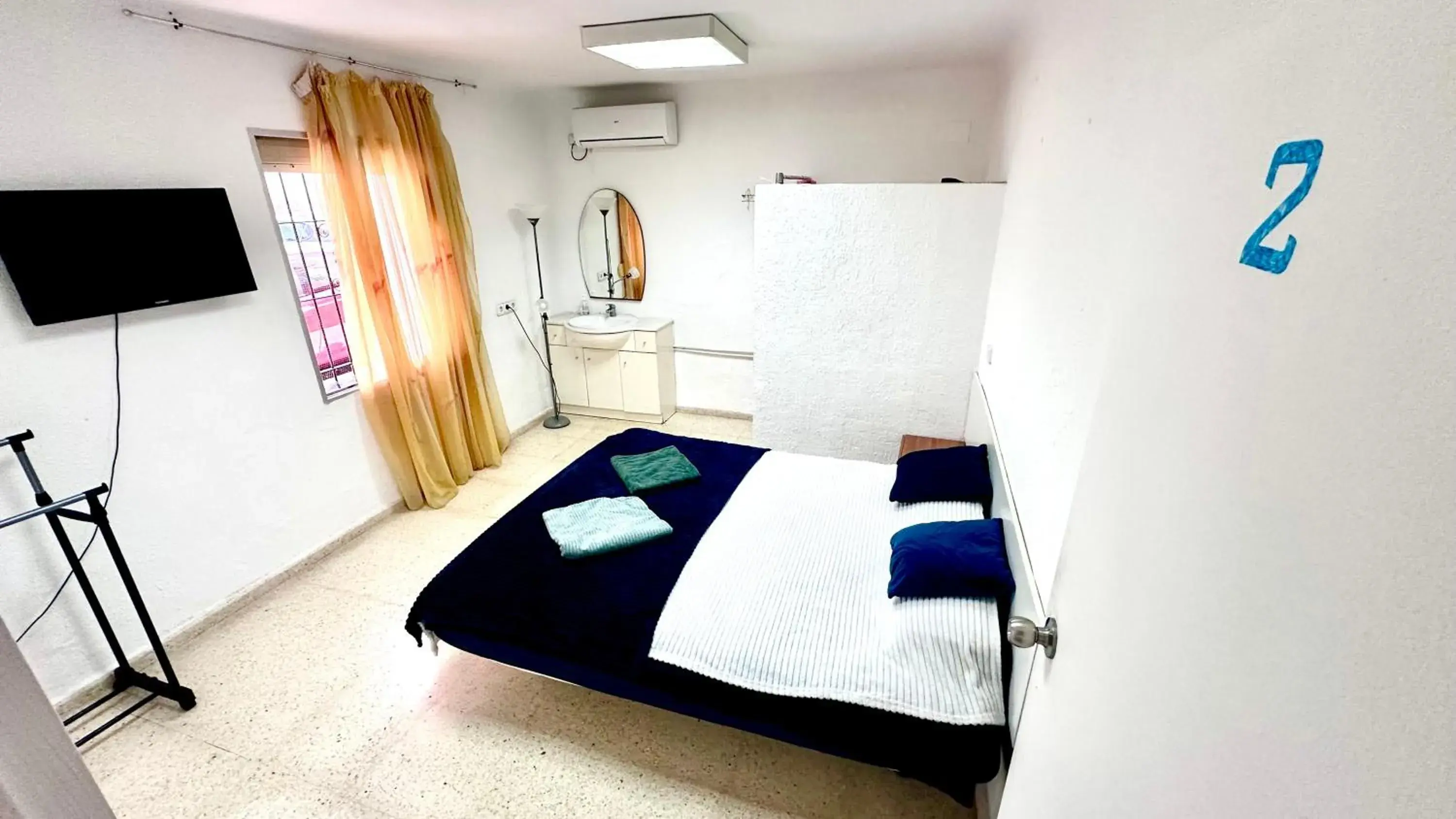 Deluxe Double Room with Shower in Las habitaciones en Alicante Deluxe Double Room with Shower in Las habitaciones en Alicante