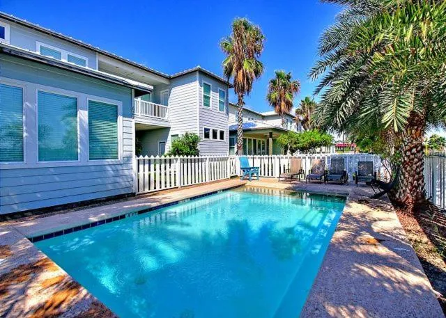 Property building in Beach Club 1