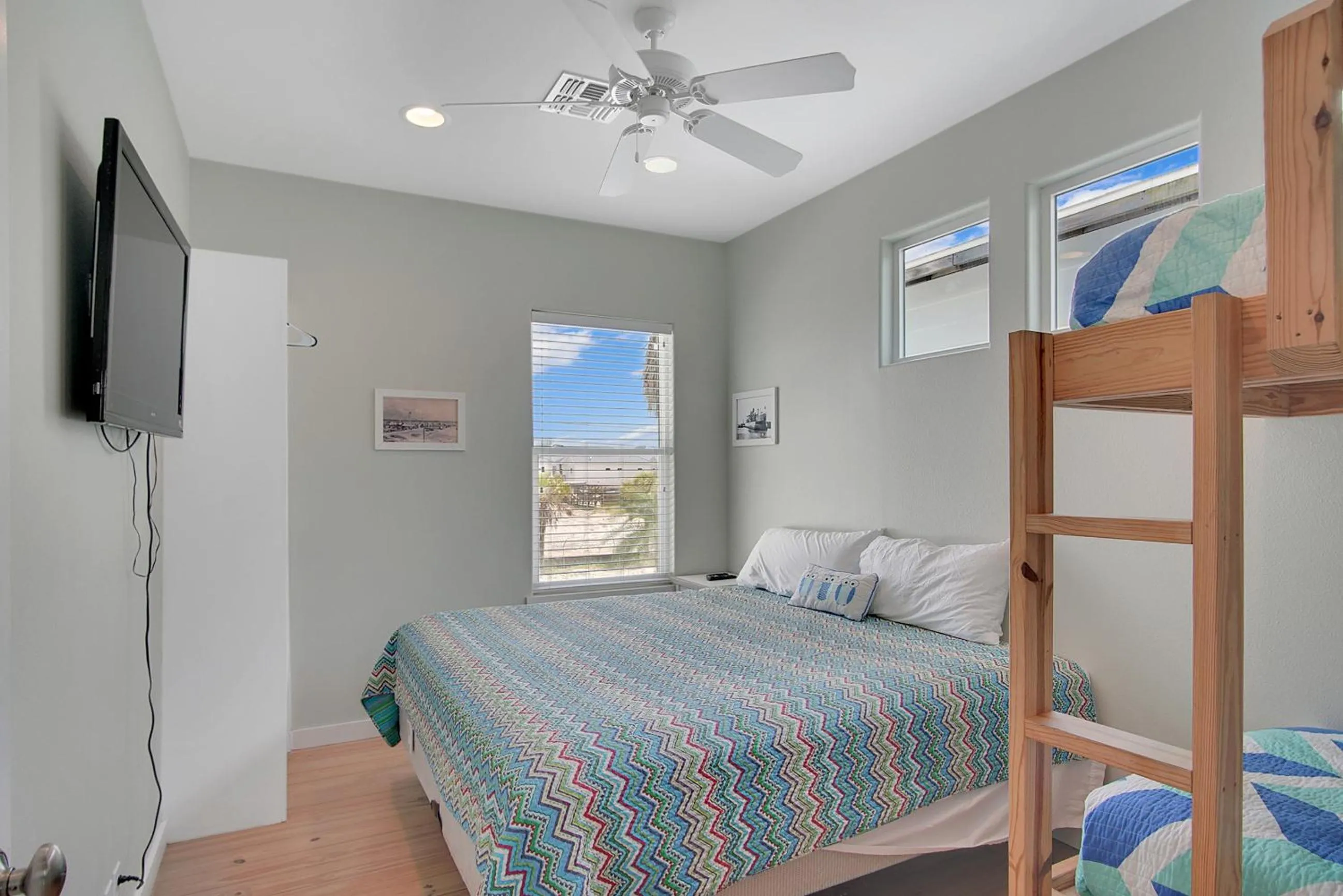 Property building, Bed in Beach Club 1