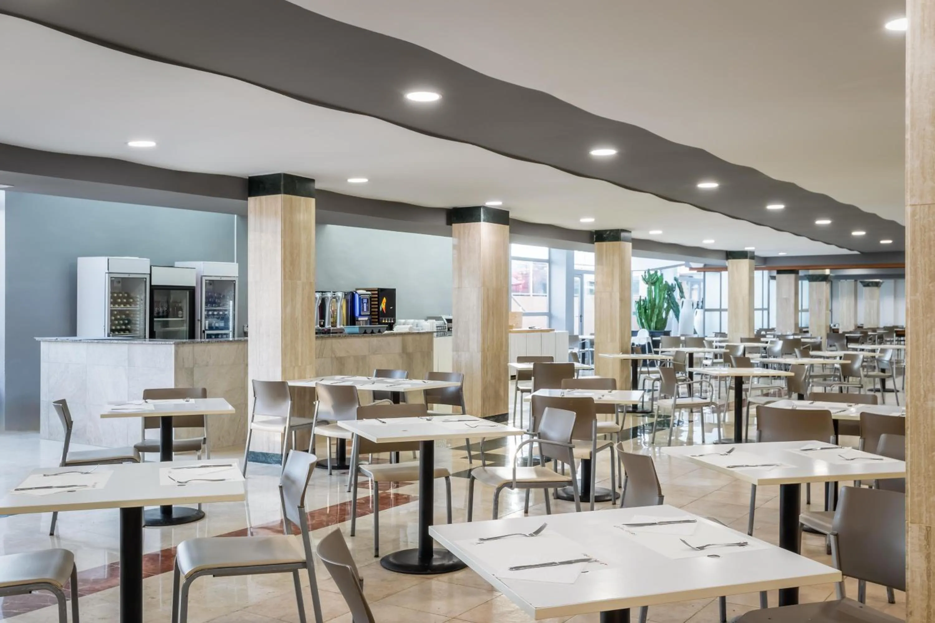 Restaurant/places to eat in Hotel Fenix Family by ALEGRIA