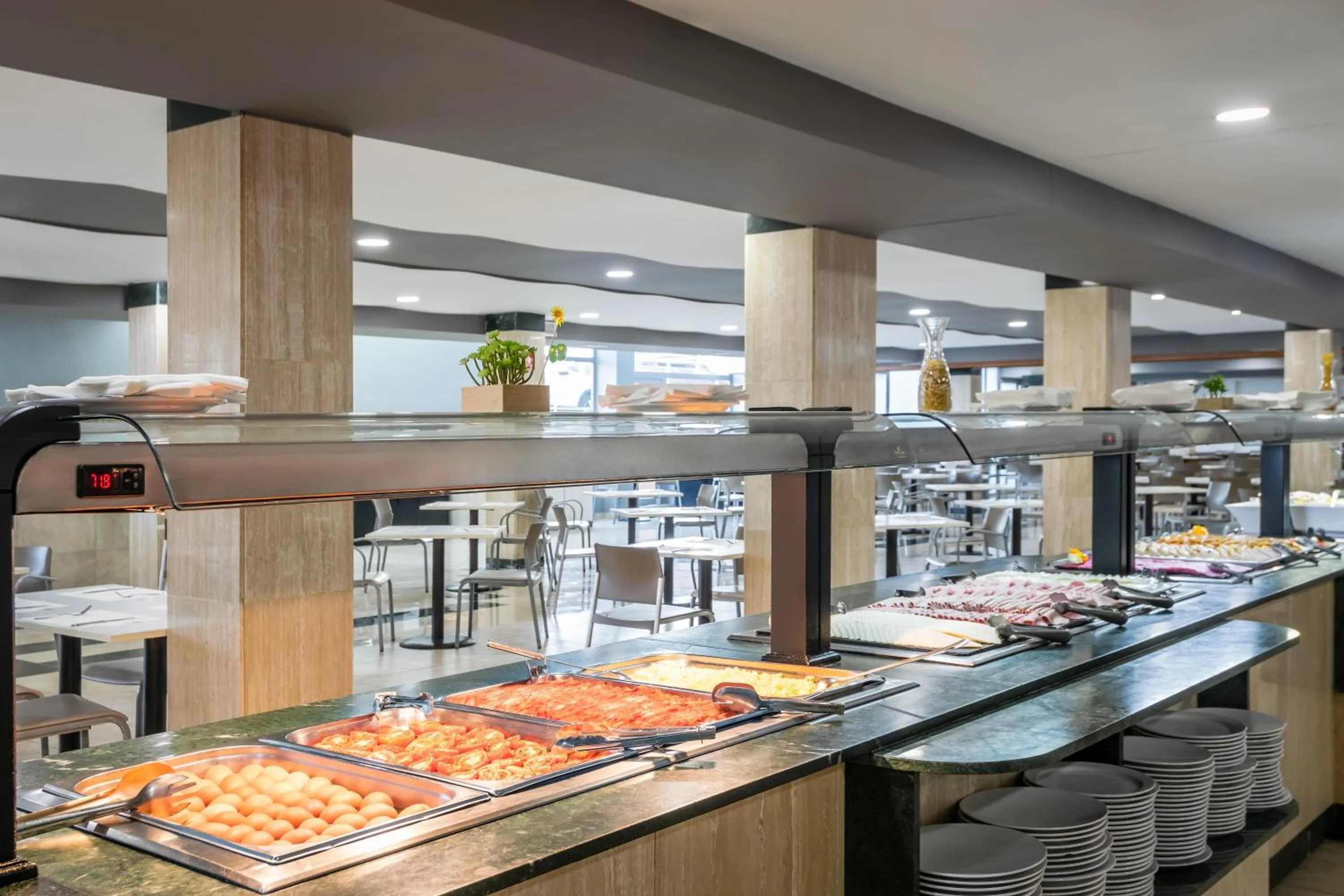 Restaurant/places to eat in Hotel Fenix Family by ALEGRIA