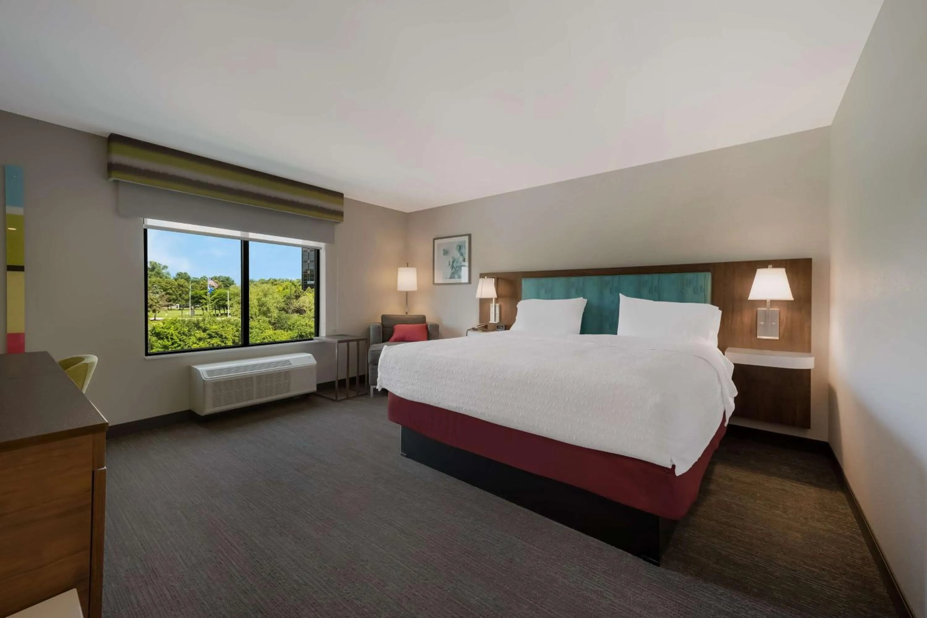 Bed in Hampton Inn by Hilton Detroit Southfield