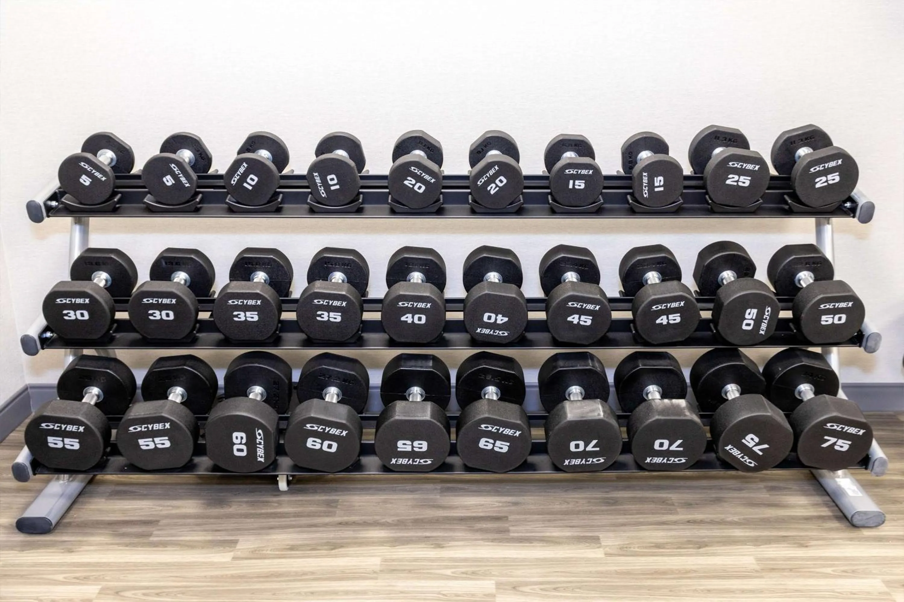 Property building in Hampton Inn Selma, Ca