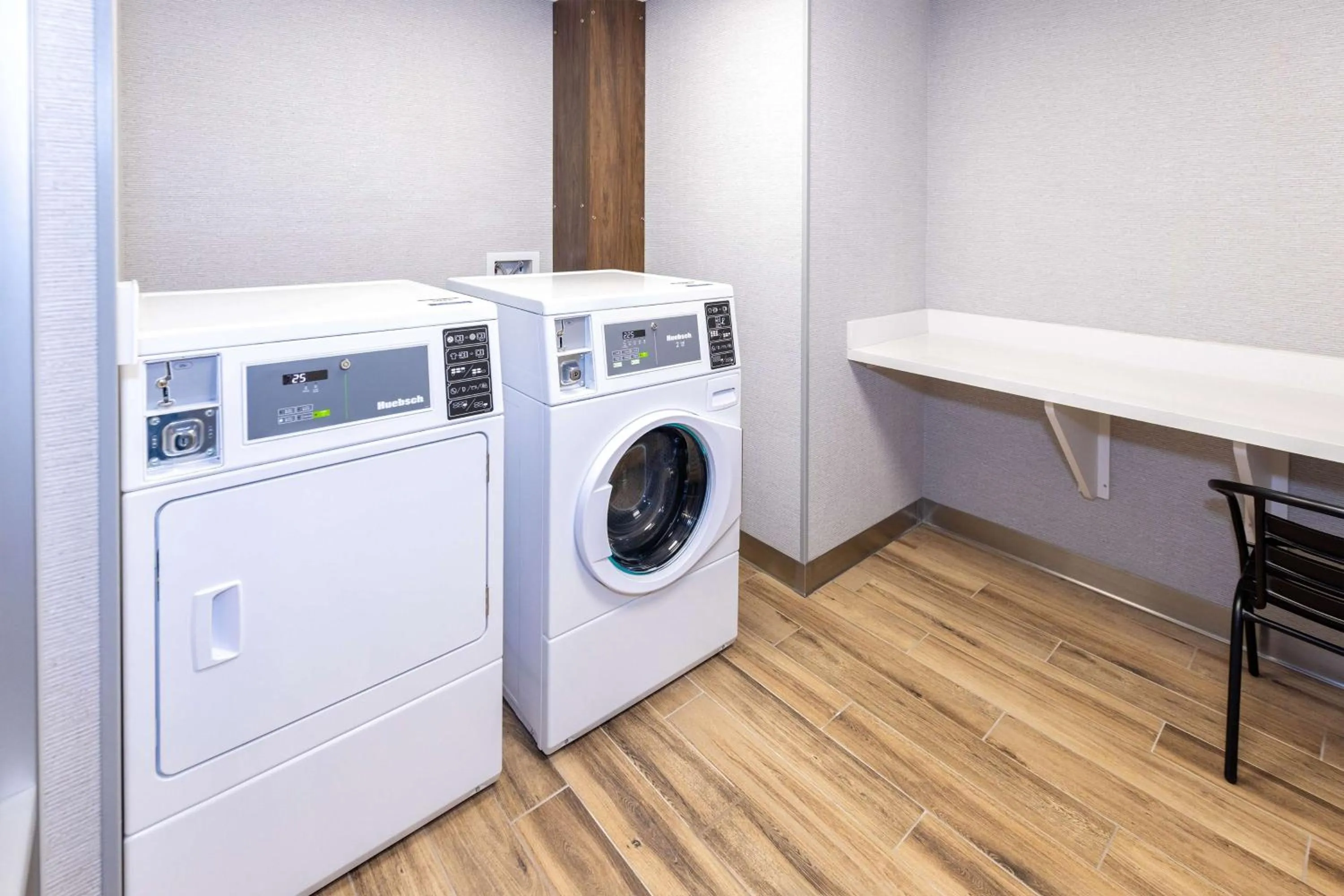 Property building in Hampton Inn Selma, Ca