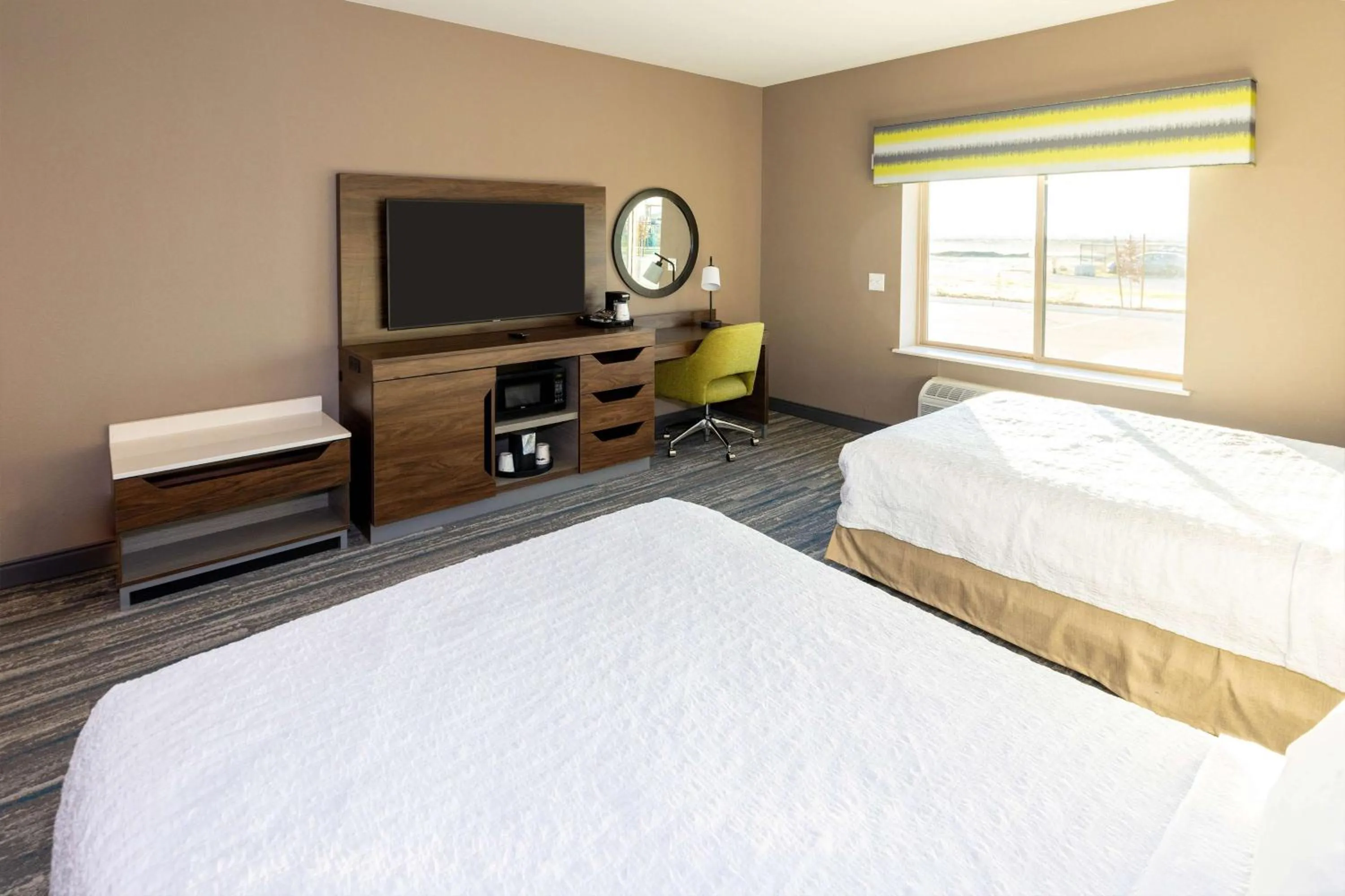 Bed in Hampton Inn Selma, Ca