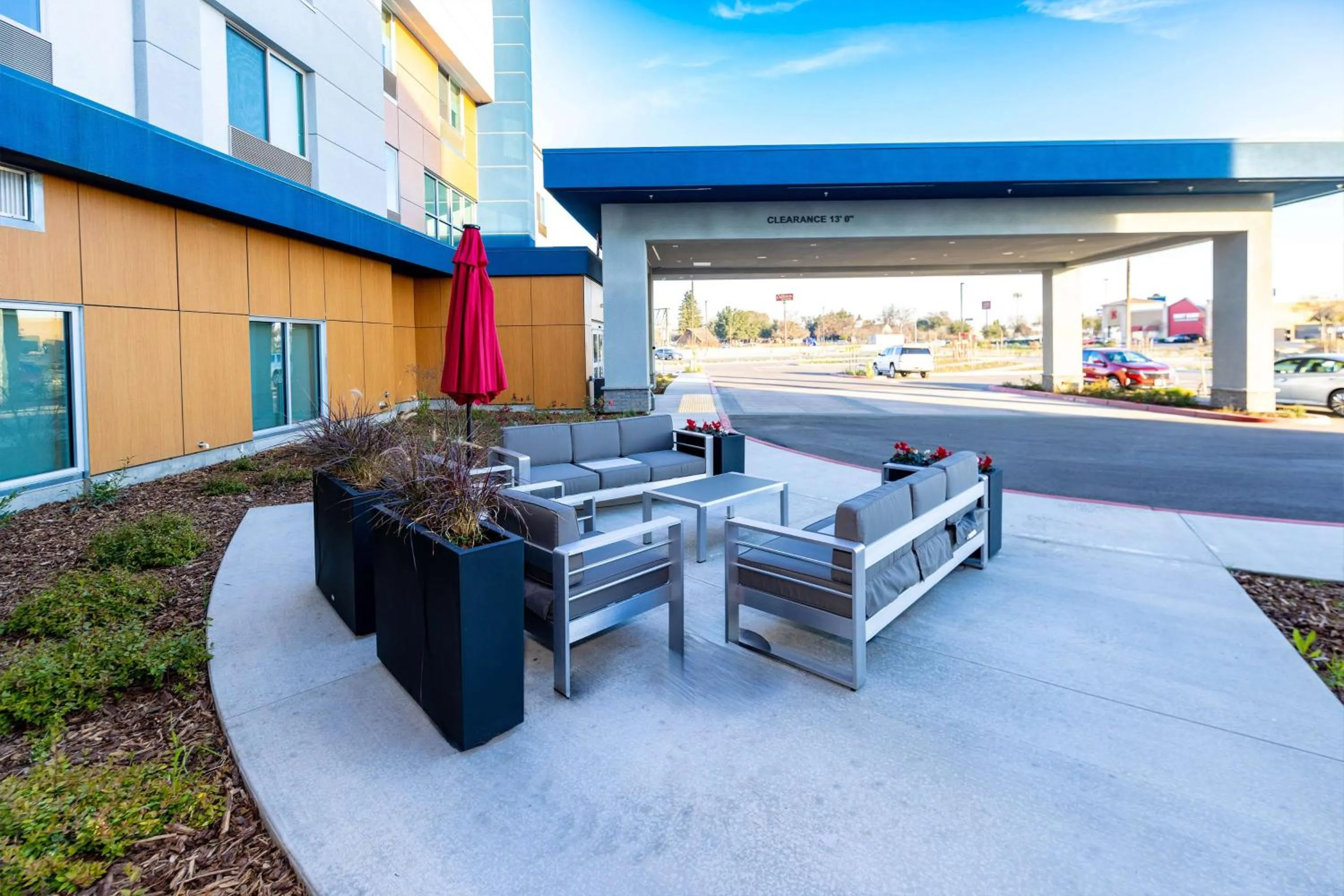 Property building in Hampton Inn Selma, Ca