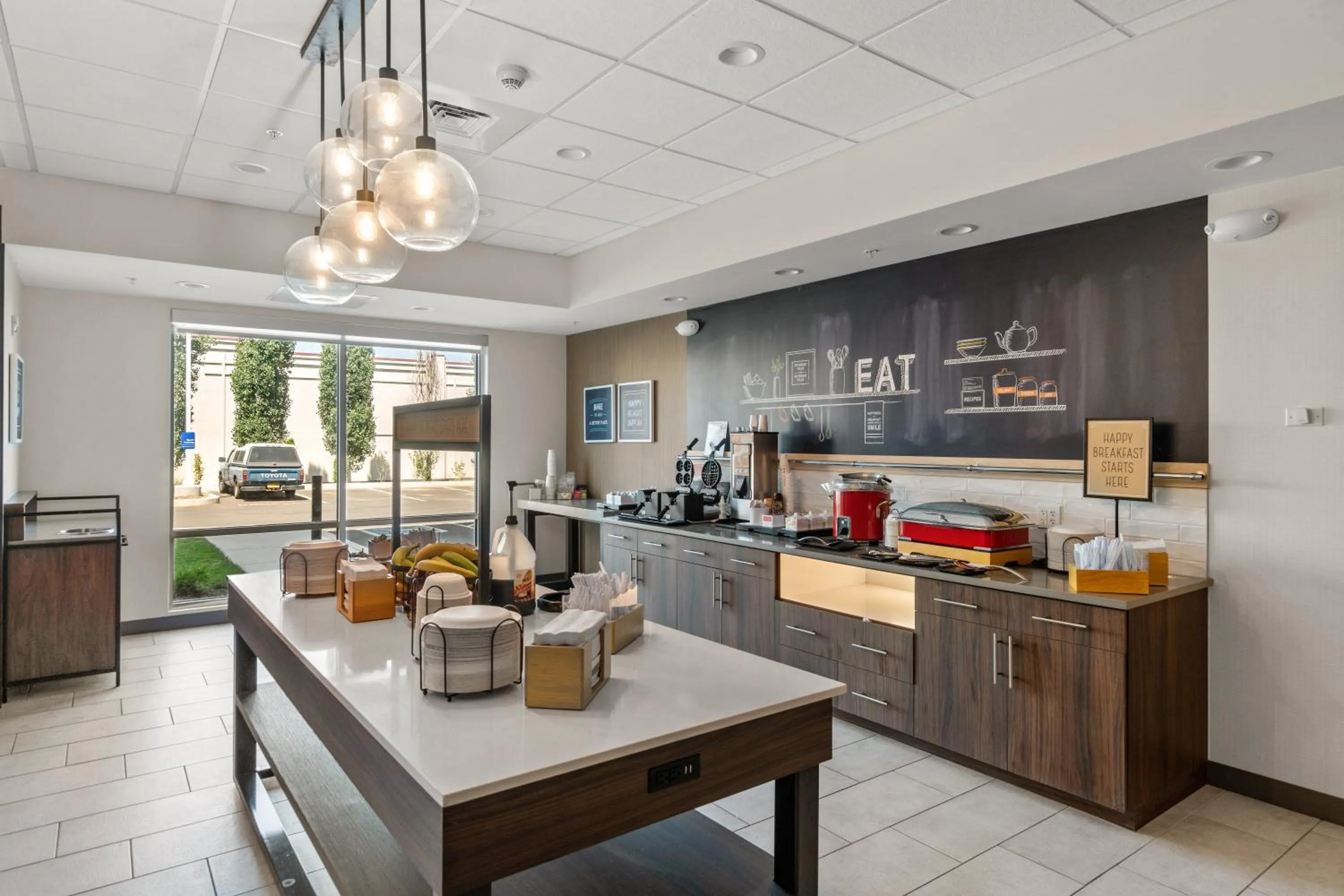 Food in Hampton Inn Redmond Bend Airport