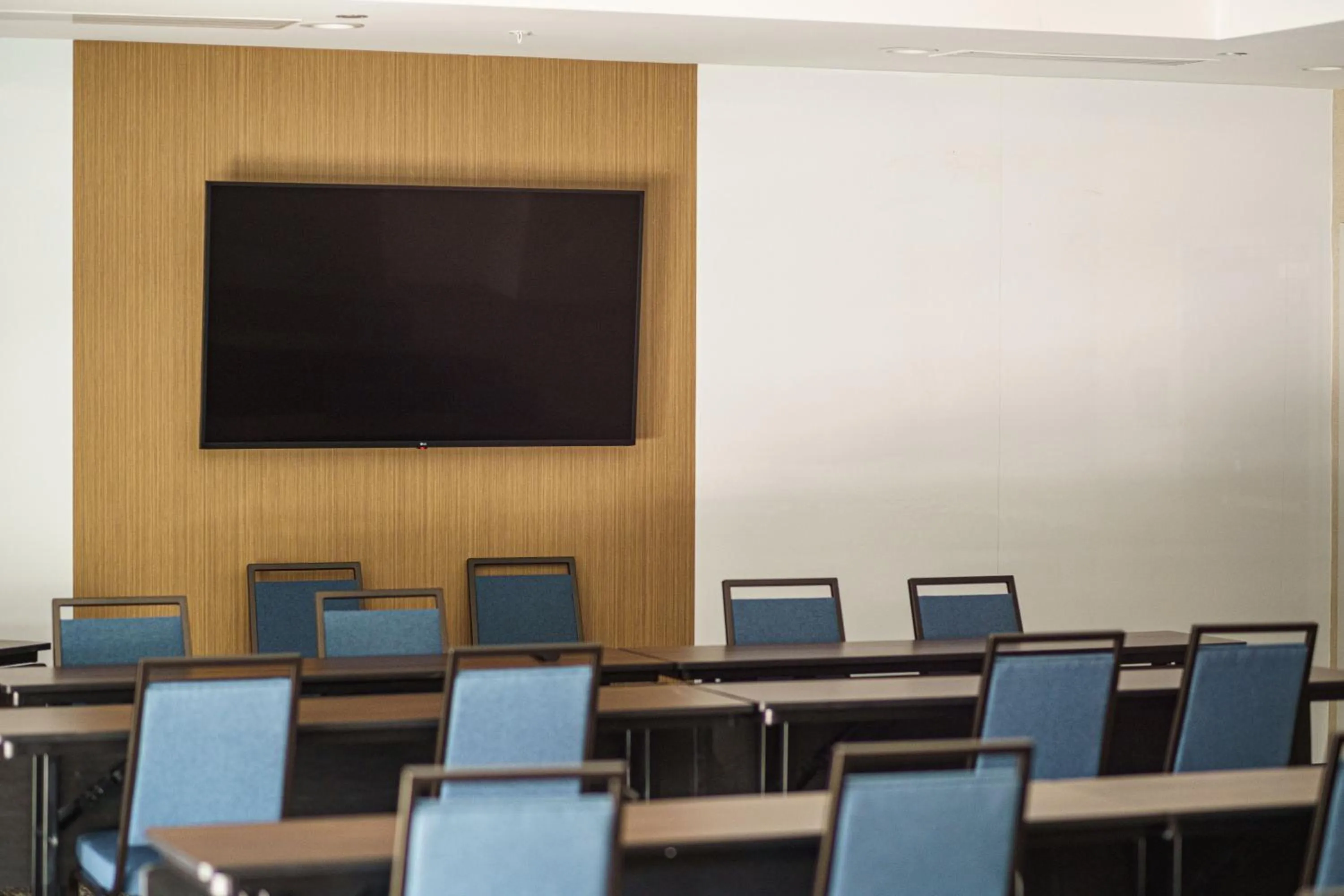 Meeting/conference room in Hampton Inn Redmond Bend Airport