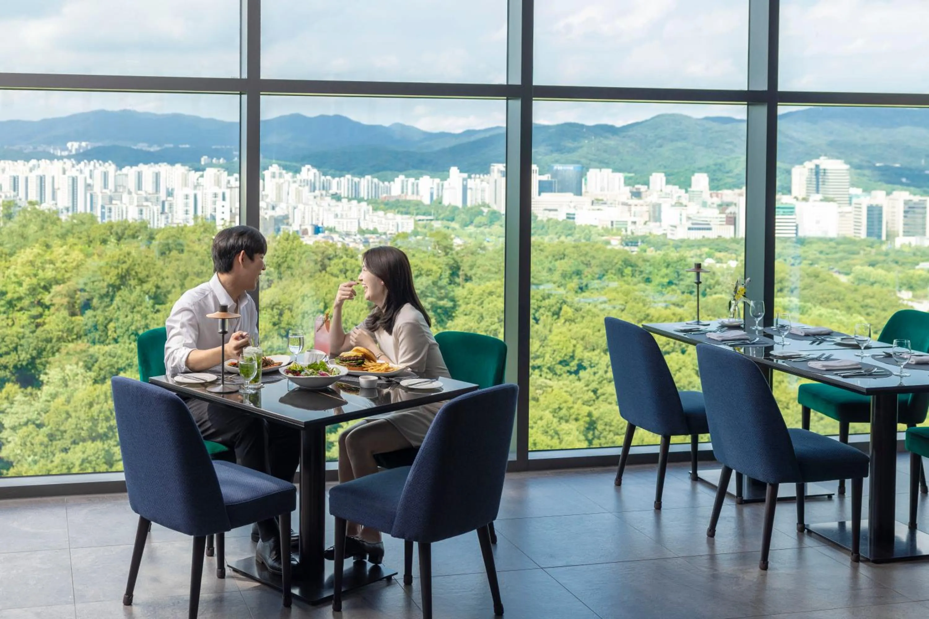 Restaurant/places to eat in DoubleTree By Hilton Seoul Pangyo Residences