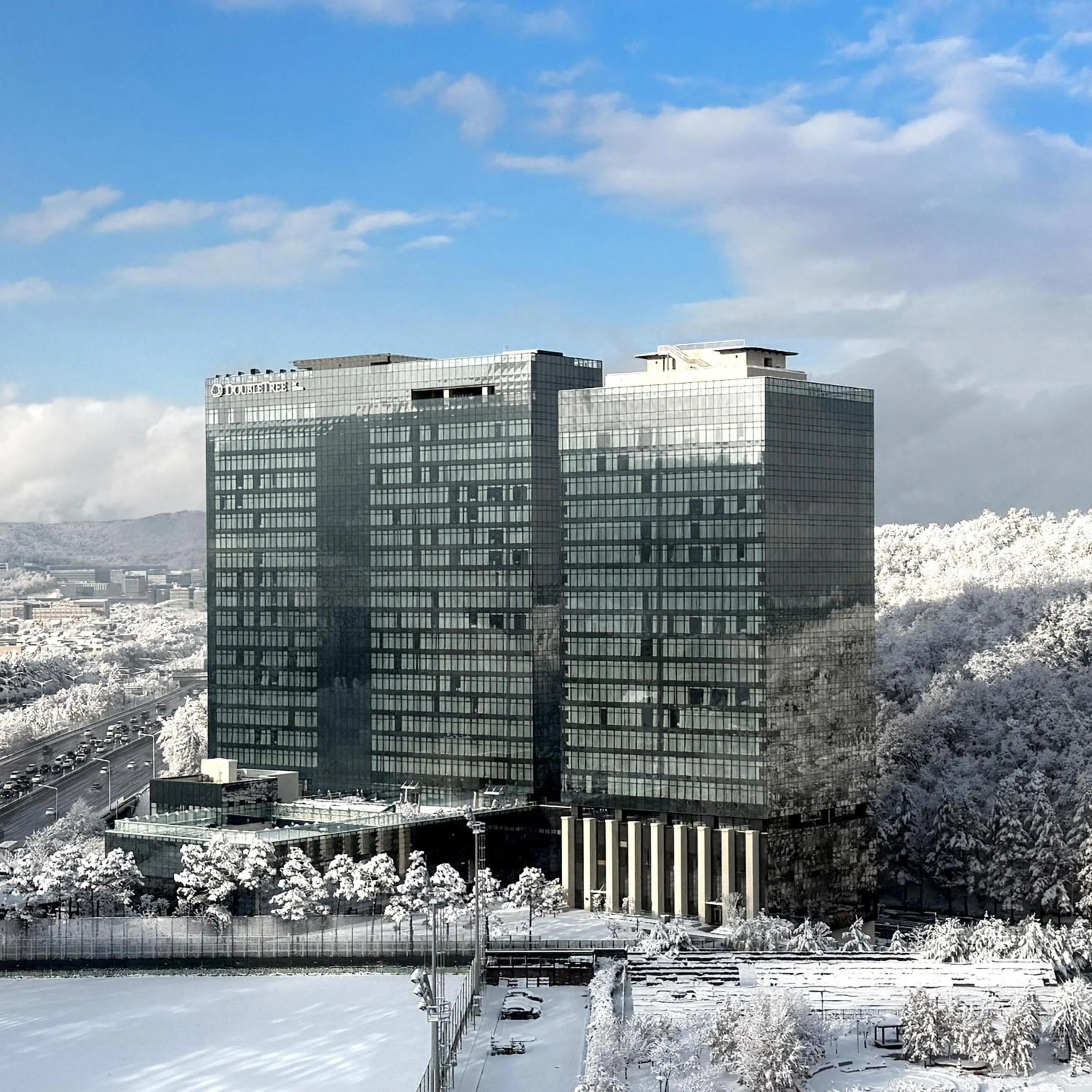 Property building in DoubleTree By Hilton Seoul Pangyo