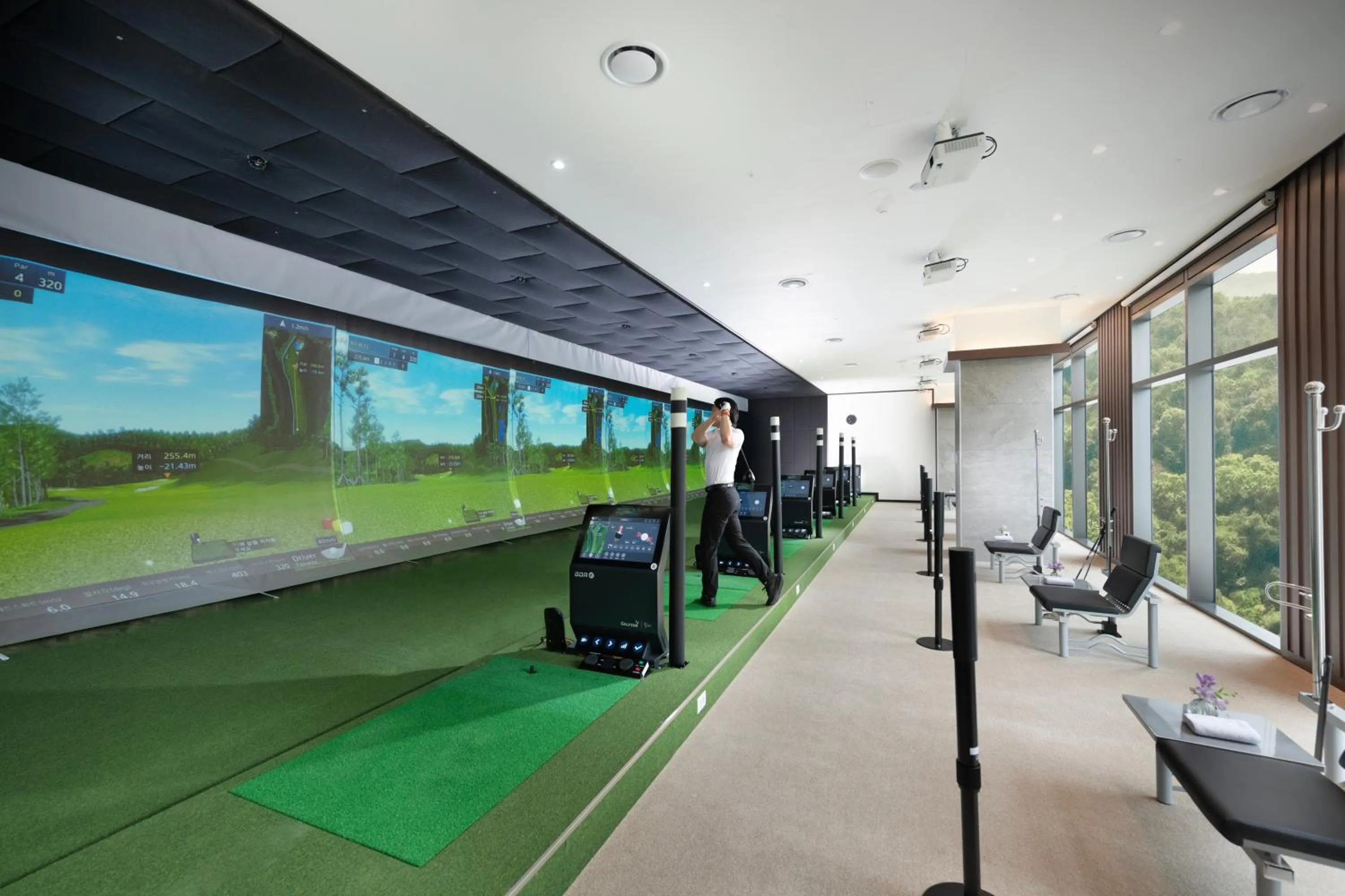 Golfcourse in DoubleTree By Hilton Seoul Pangyo