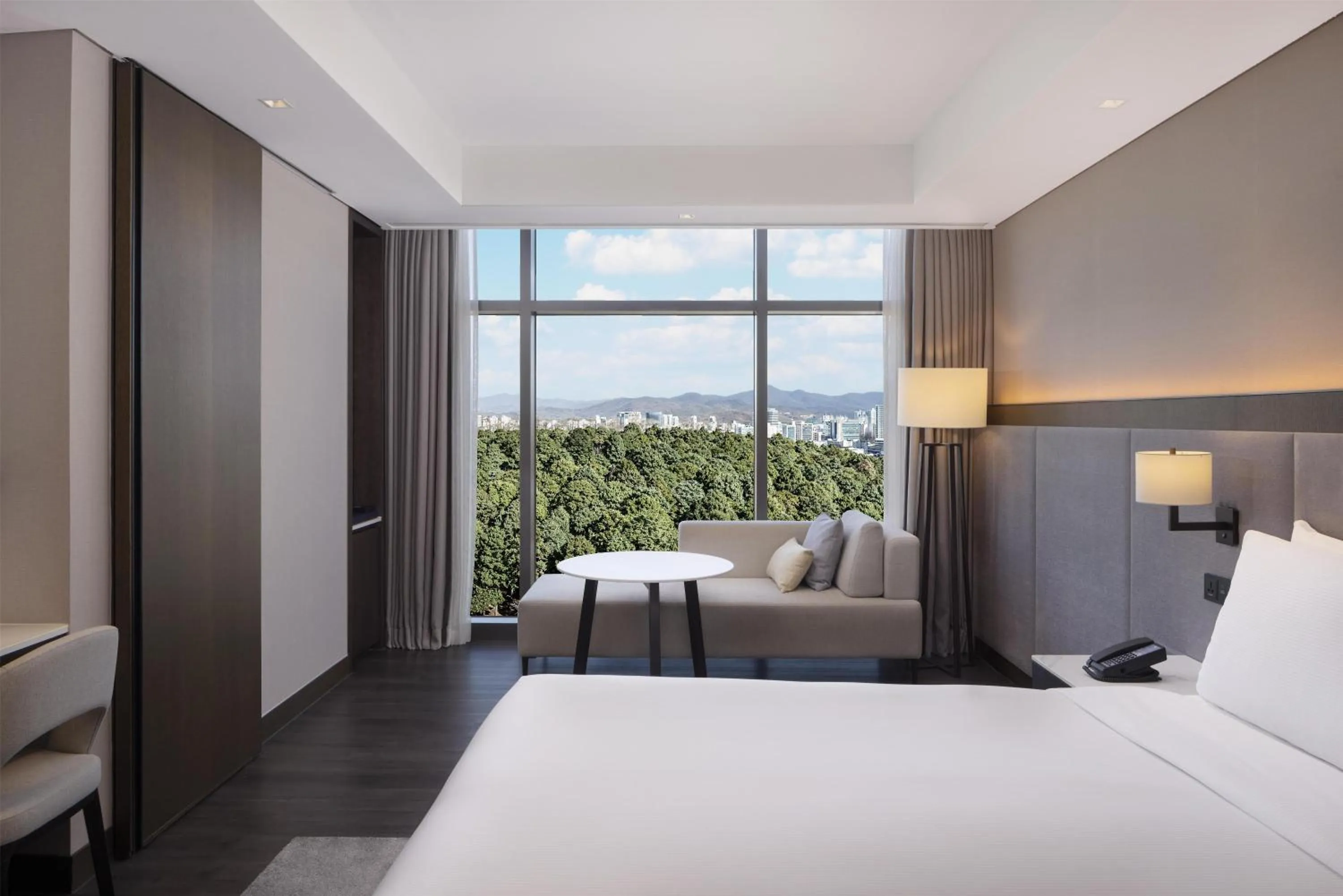 Bed in DoubleTree By Hilton Seoul Pangyo