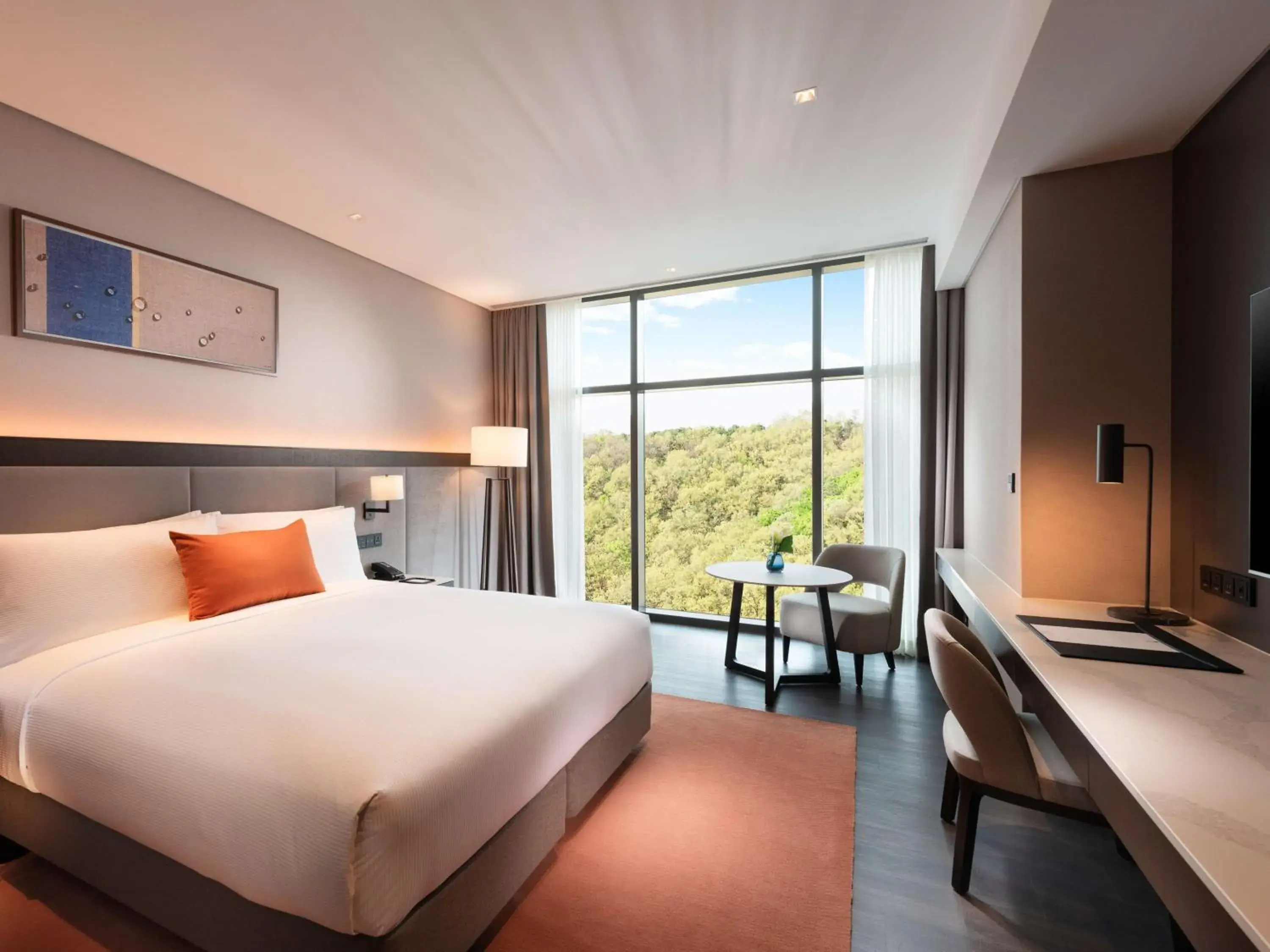 Deluxe King Room with Forest View in DoubleTree By Hilton Seoul Pangyo Deluxe King Room with Forest View in DoubleTree By Hilton Seoul Pangyo