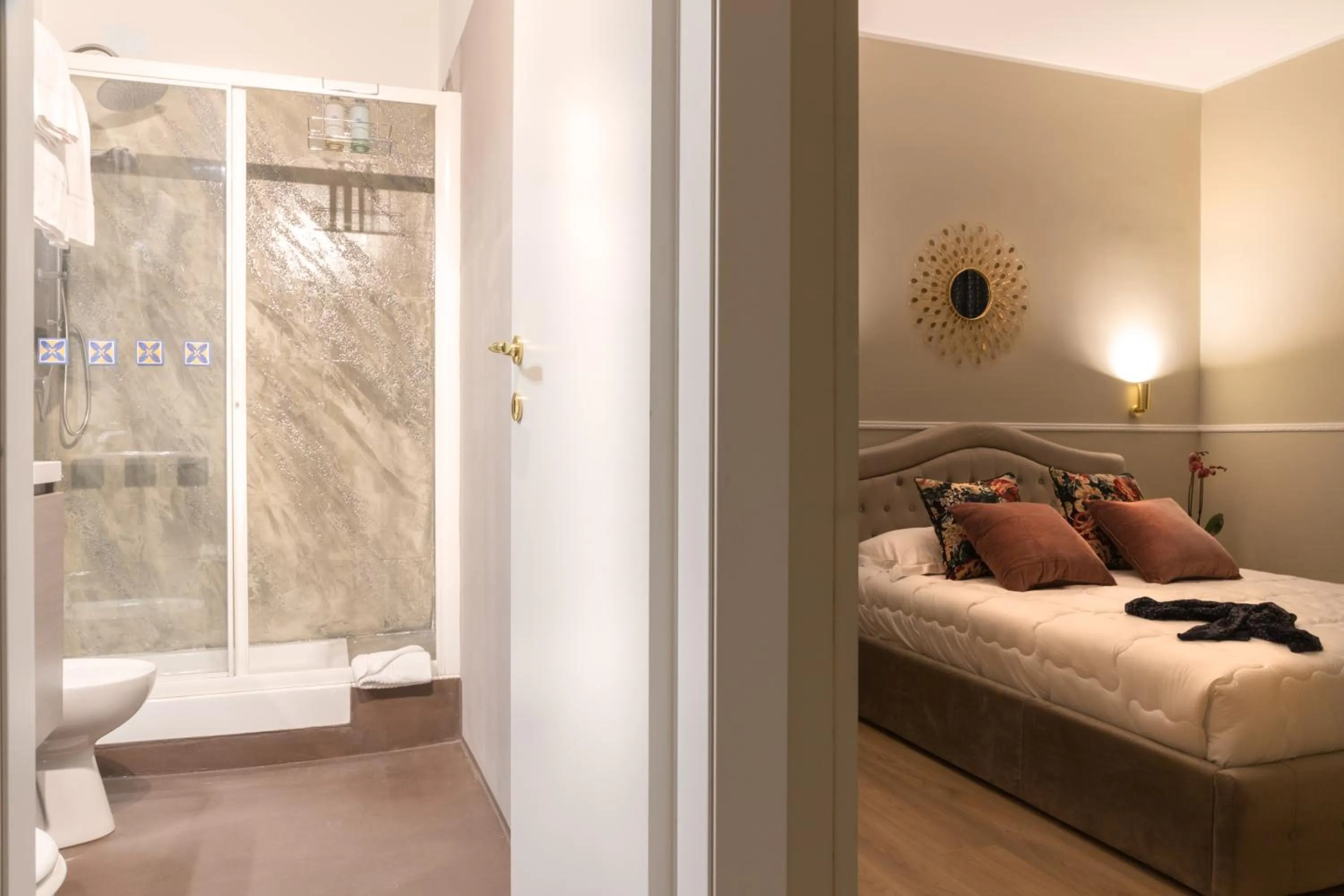 Shower, Bed in Fair Suite Roma Termini