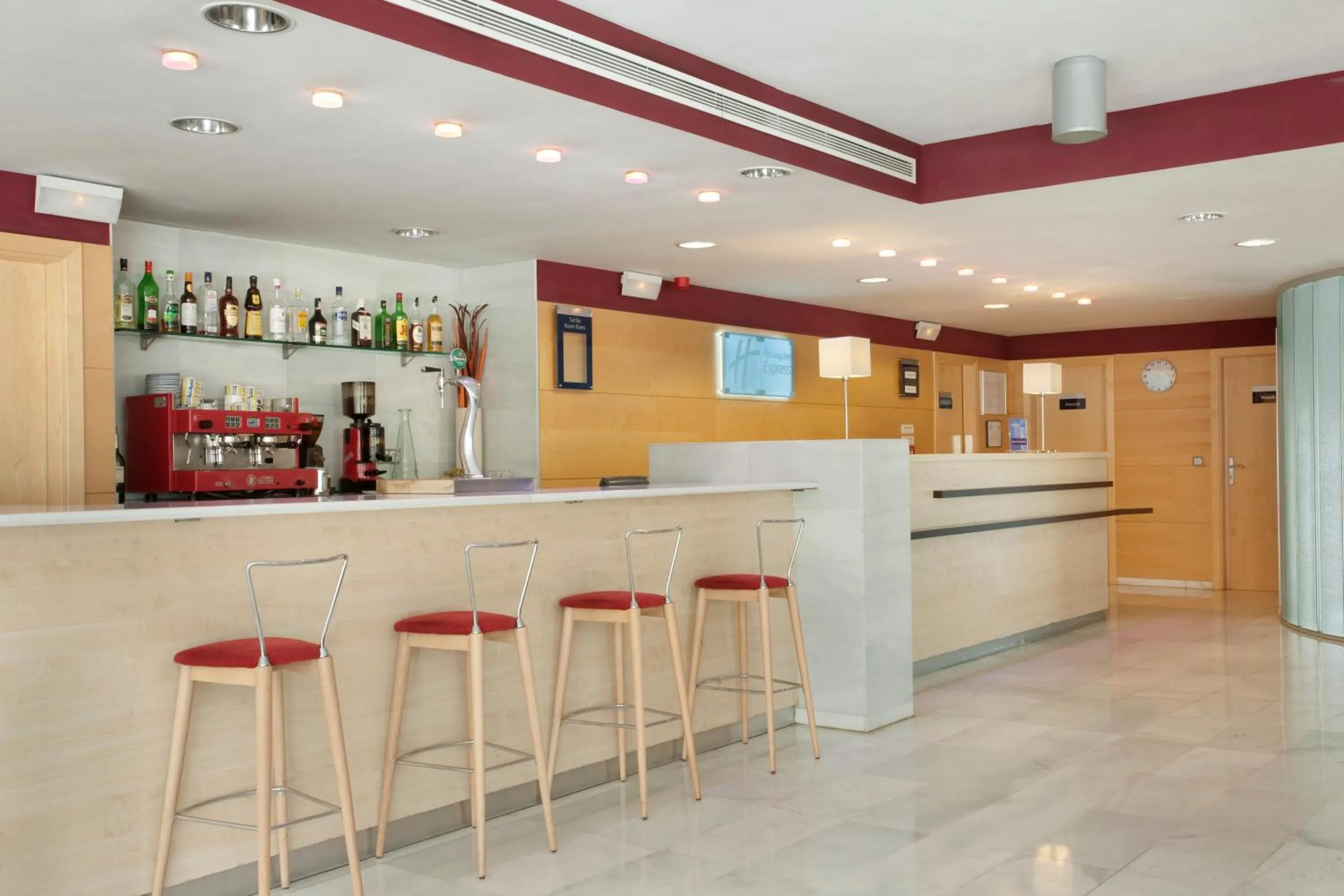 Lobby or reception in Holiday Inn Express Madrid-Alcorcón by IHG