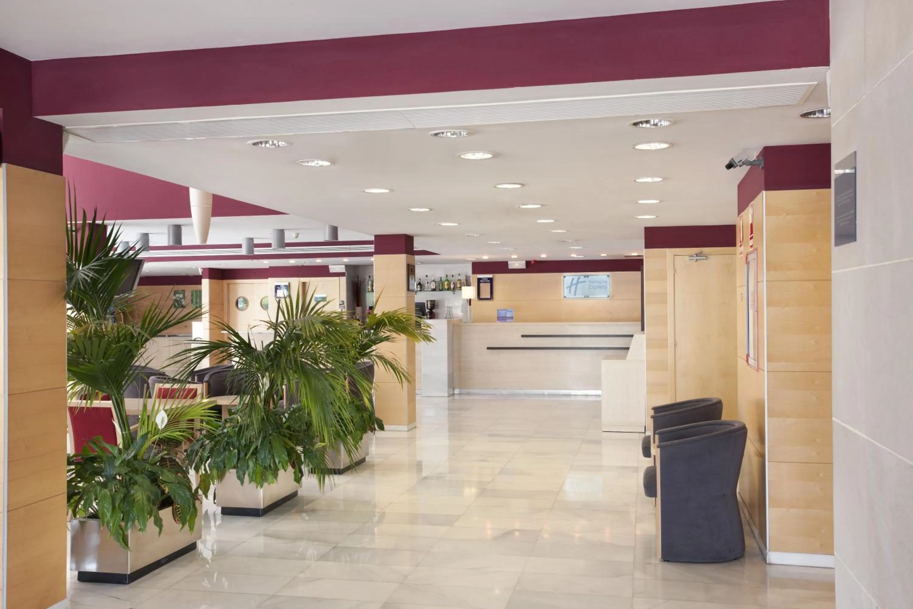 Lobby or reception in Holiday Inn Express Madrid-Alcorcón by IHG