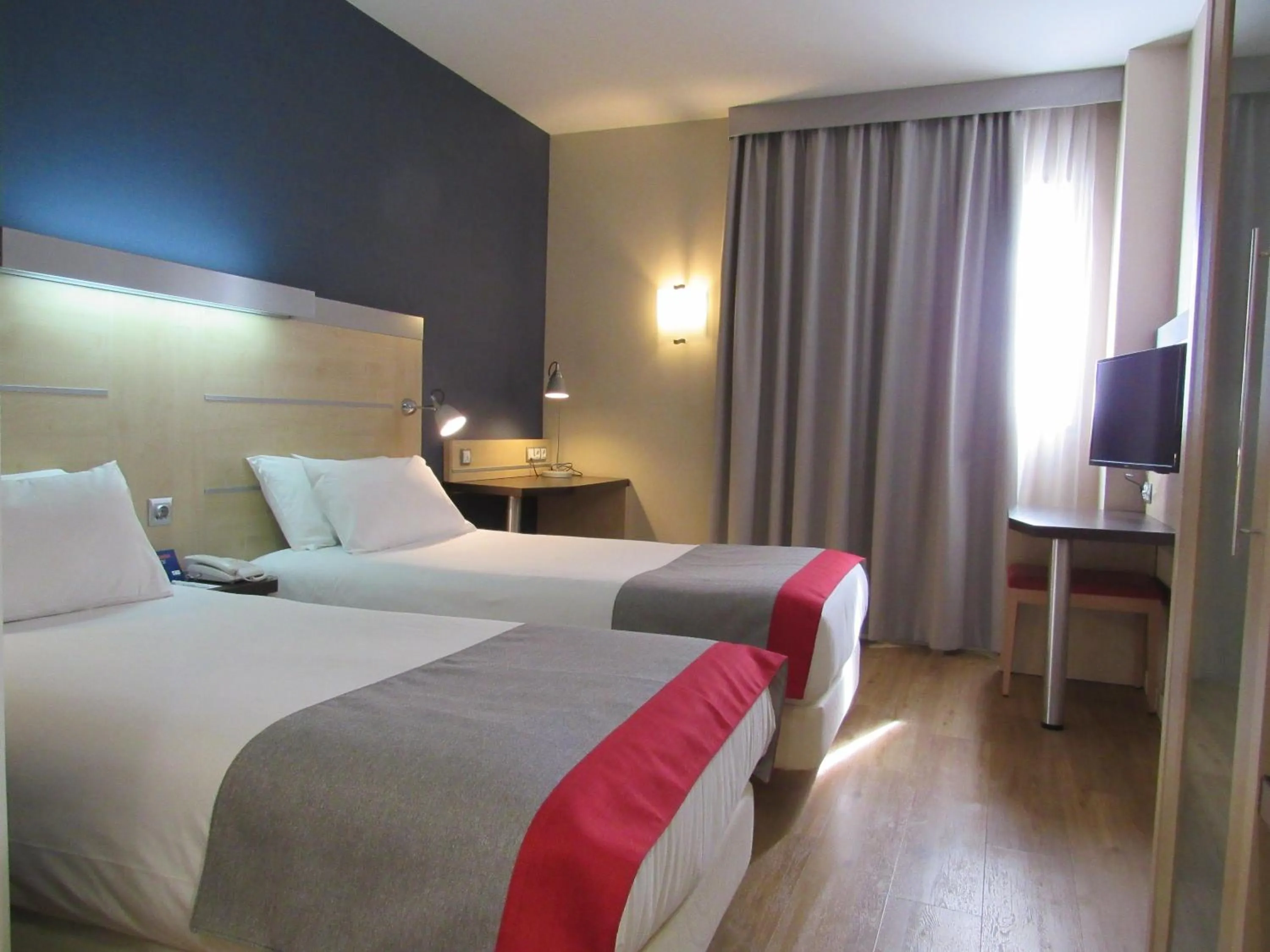 Bed in Holiday Inn Express Madrid-Alcorcón by IHG