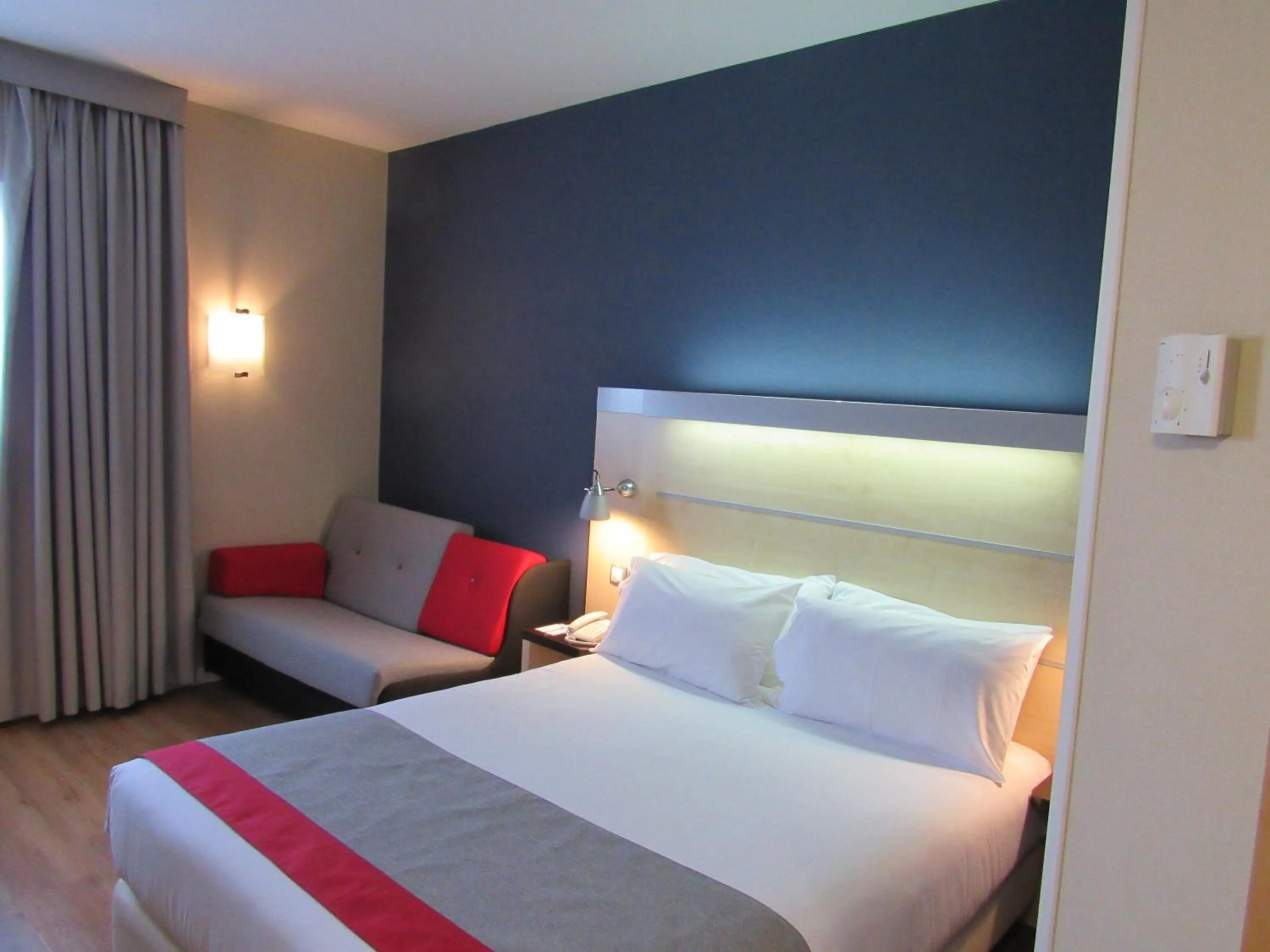 Bed in Holiday Inn Express Madrid-Alcorcón by IHG