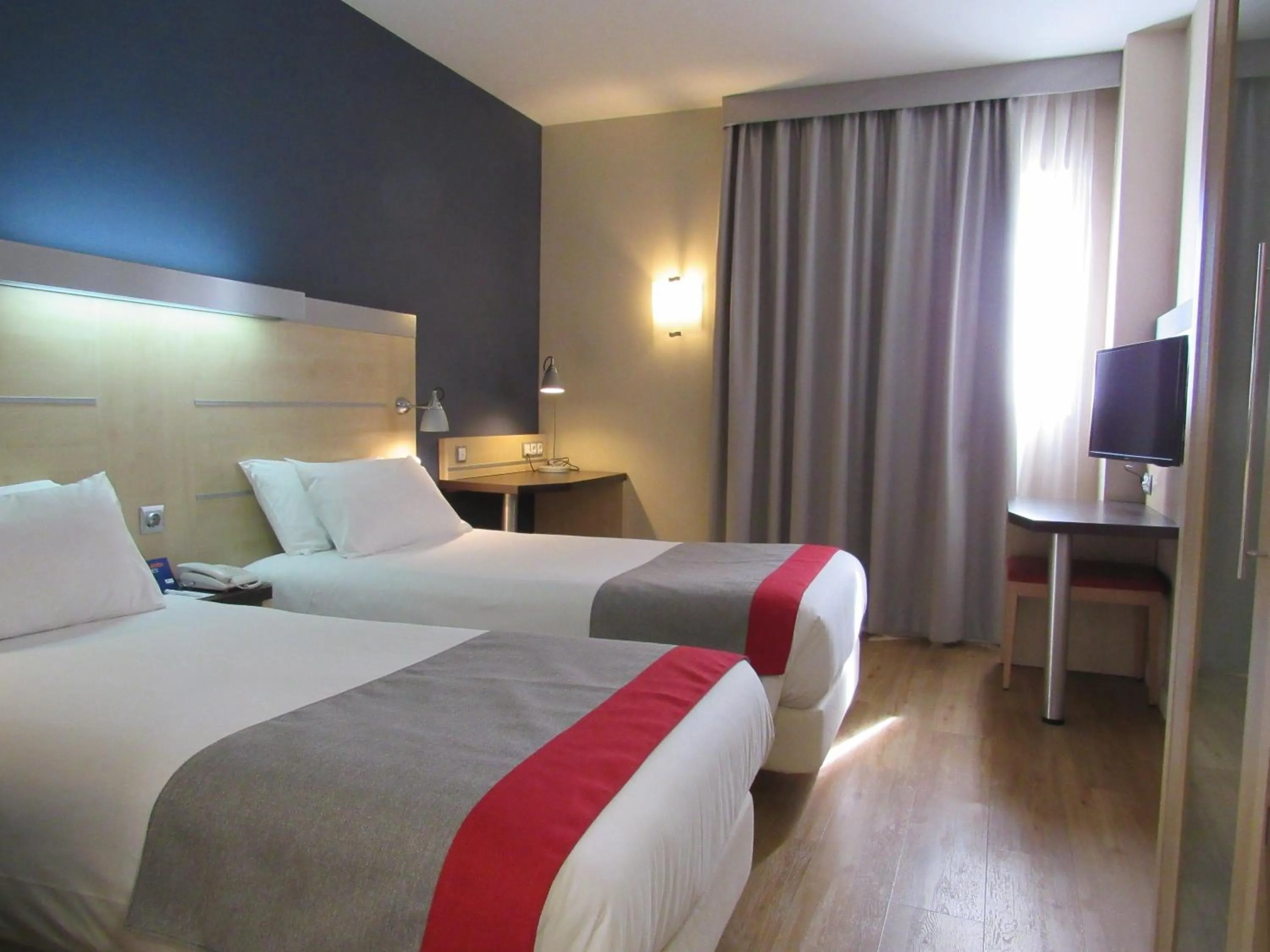 Bed in Holiday Inn Express Madrid-Alcorcón by IHG