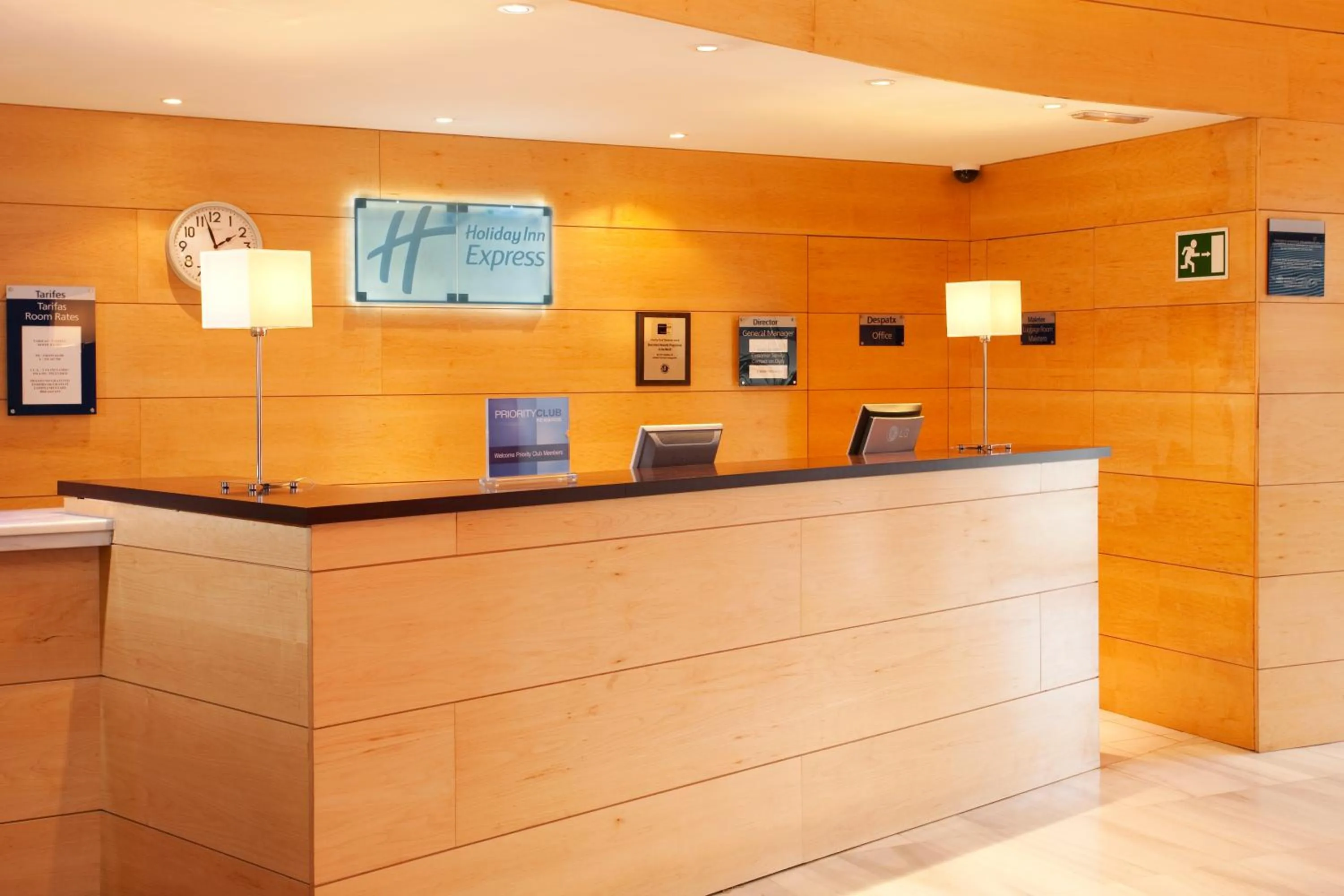 Lobby or reception in Holiday Inn Express Molins de Rei by IHG